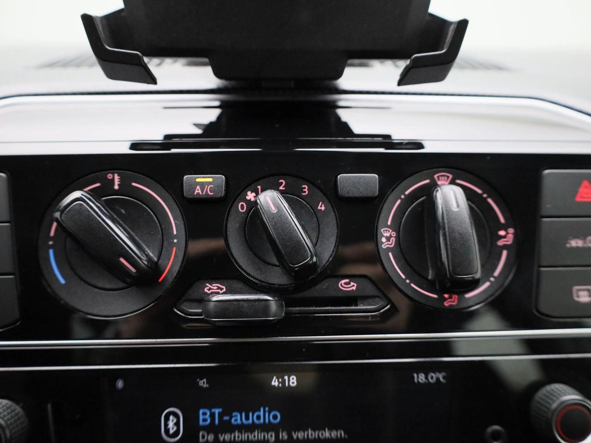Volkswagen-up!-image-14