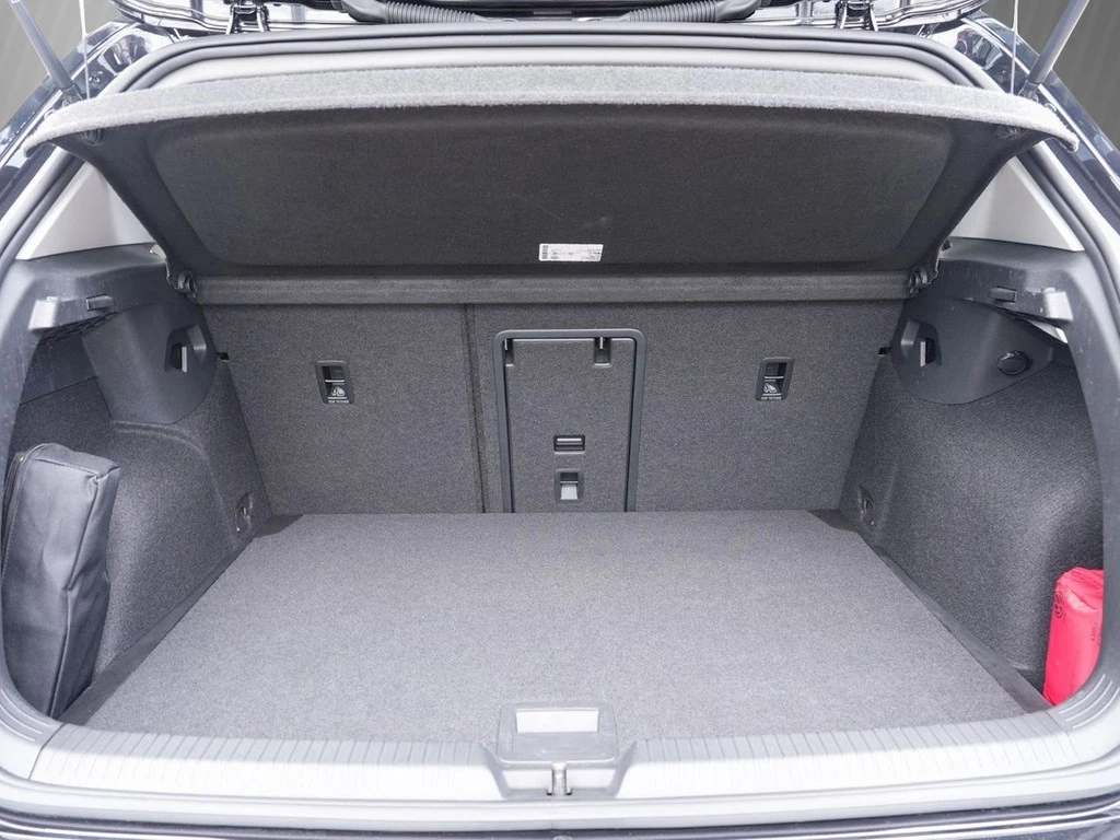 Volkswagen Golf VIII 1.5 eTSI DSG Active Navi/RFK/LED
