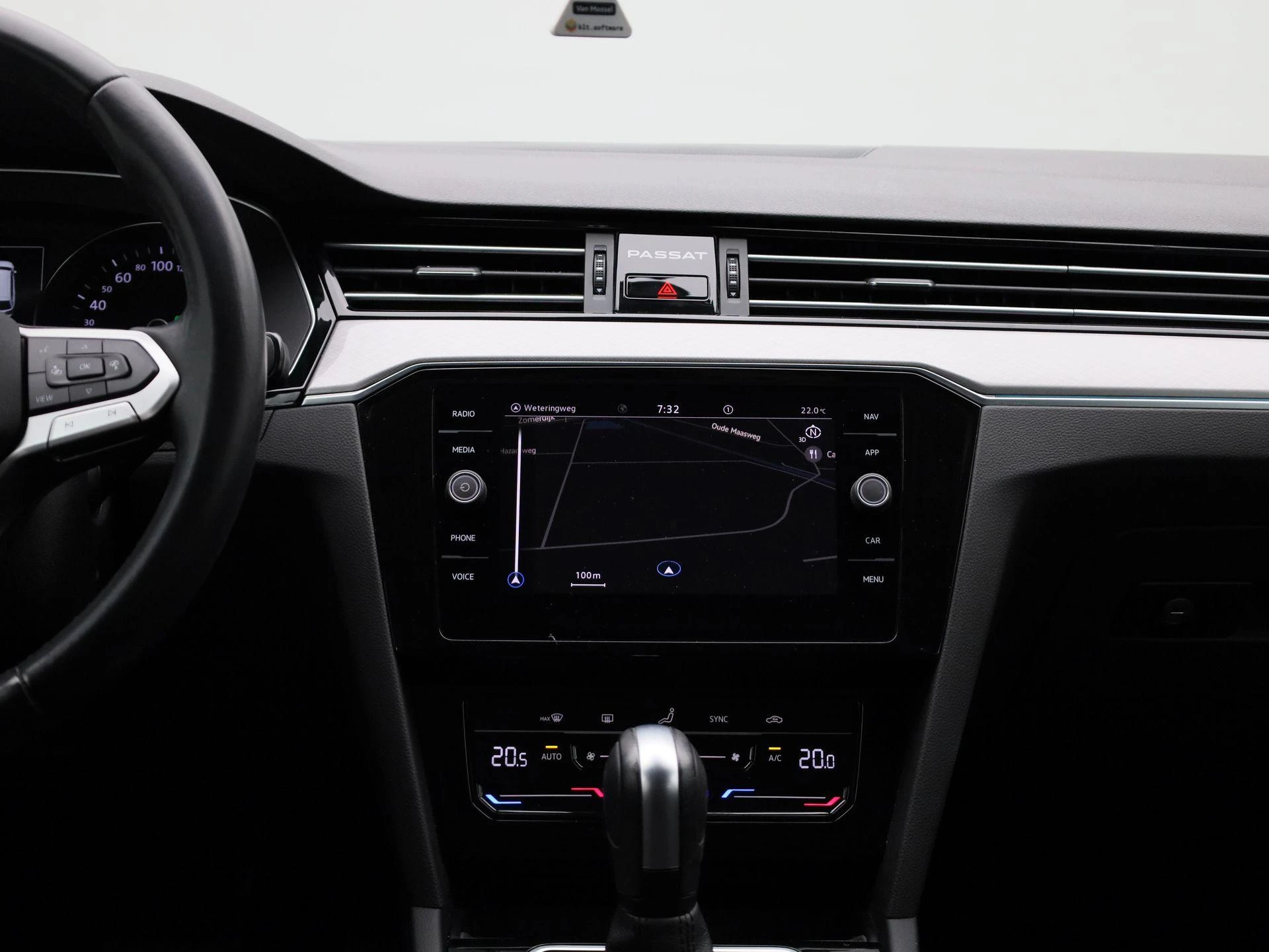 Volkswagen-Passat-image-8