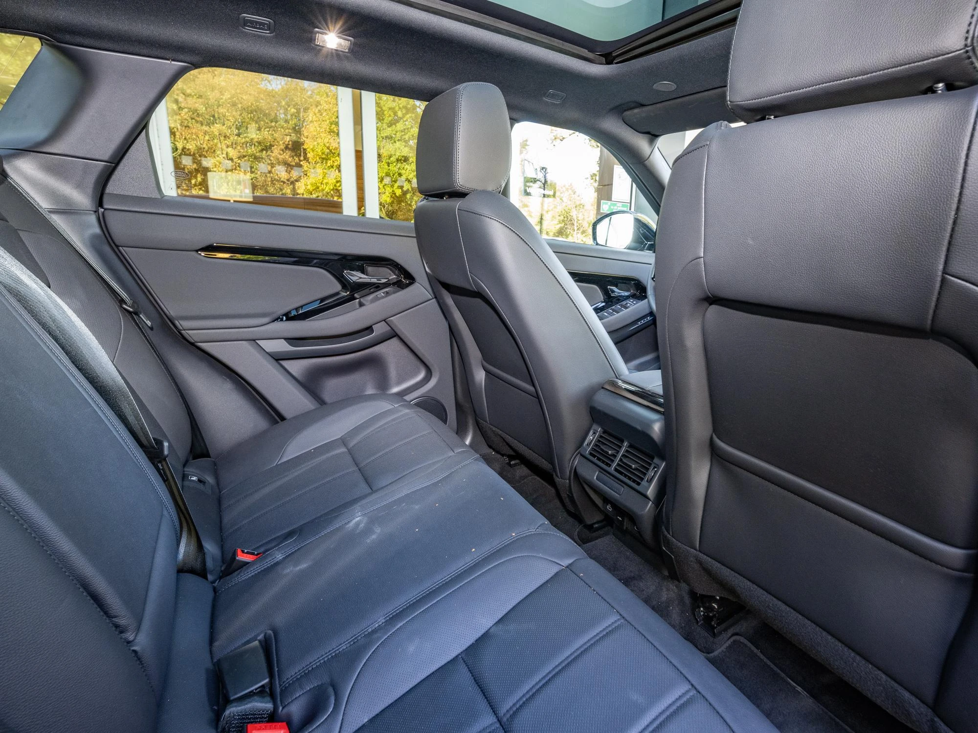 Land Rover-Range Rover Evoque-image-18
