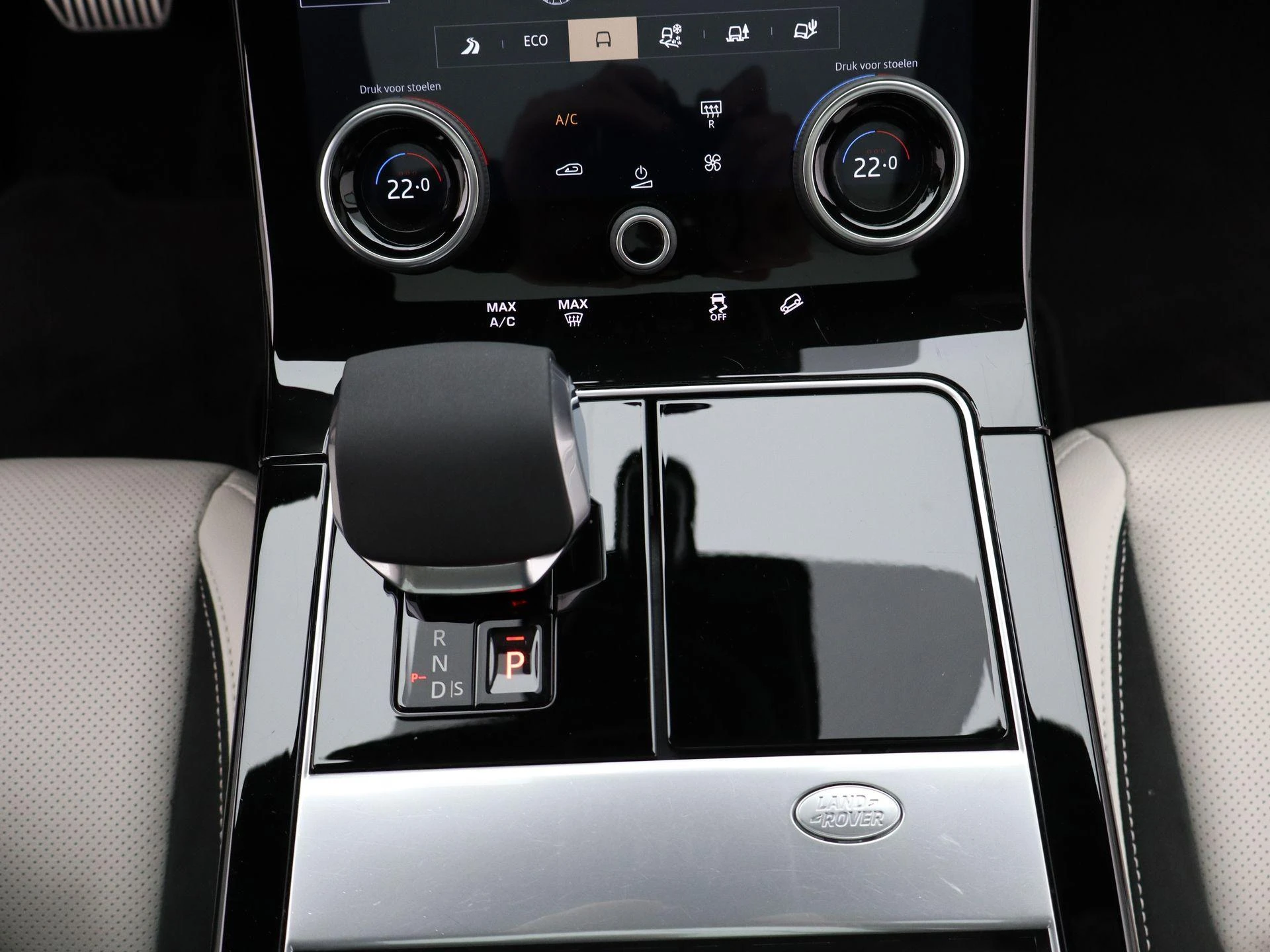 Land Rover-Range Rover Velar-image-9