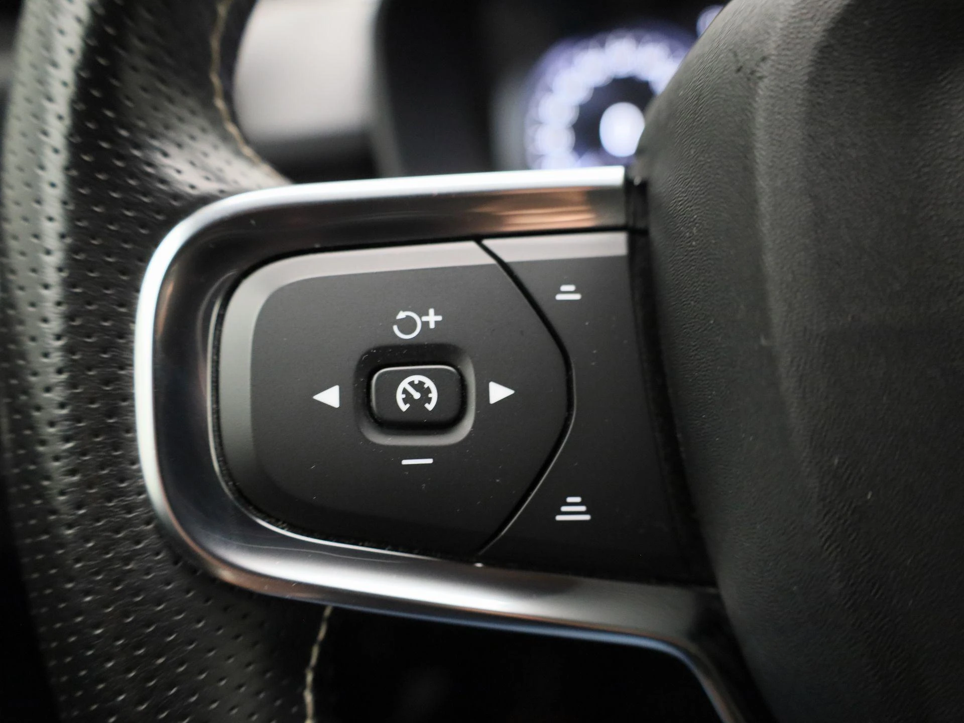 Volvo-XC40-image-20