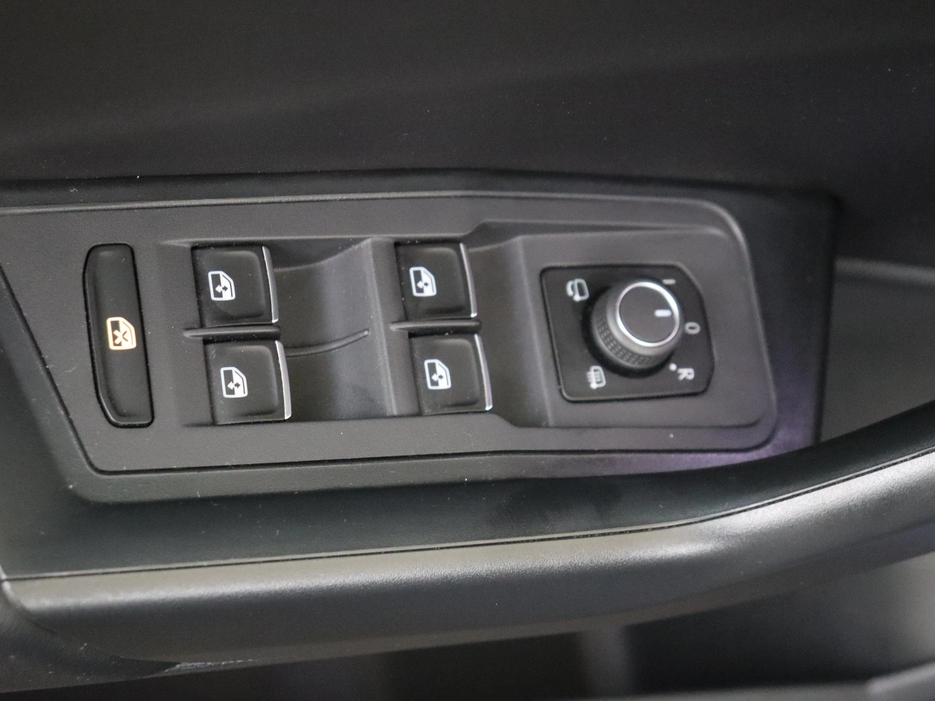 Volkswagen-T-Roc-image-25