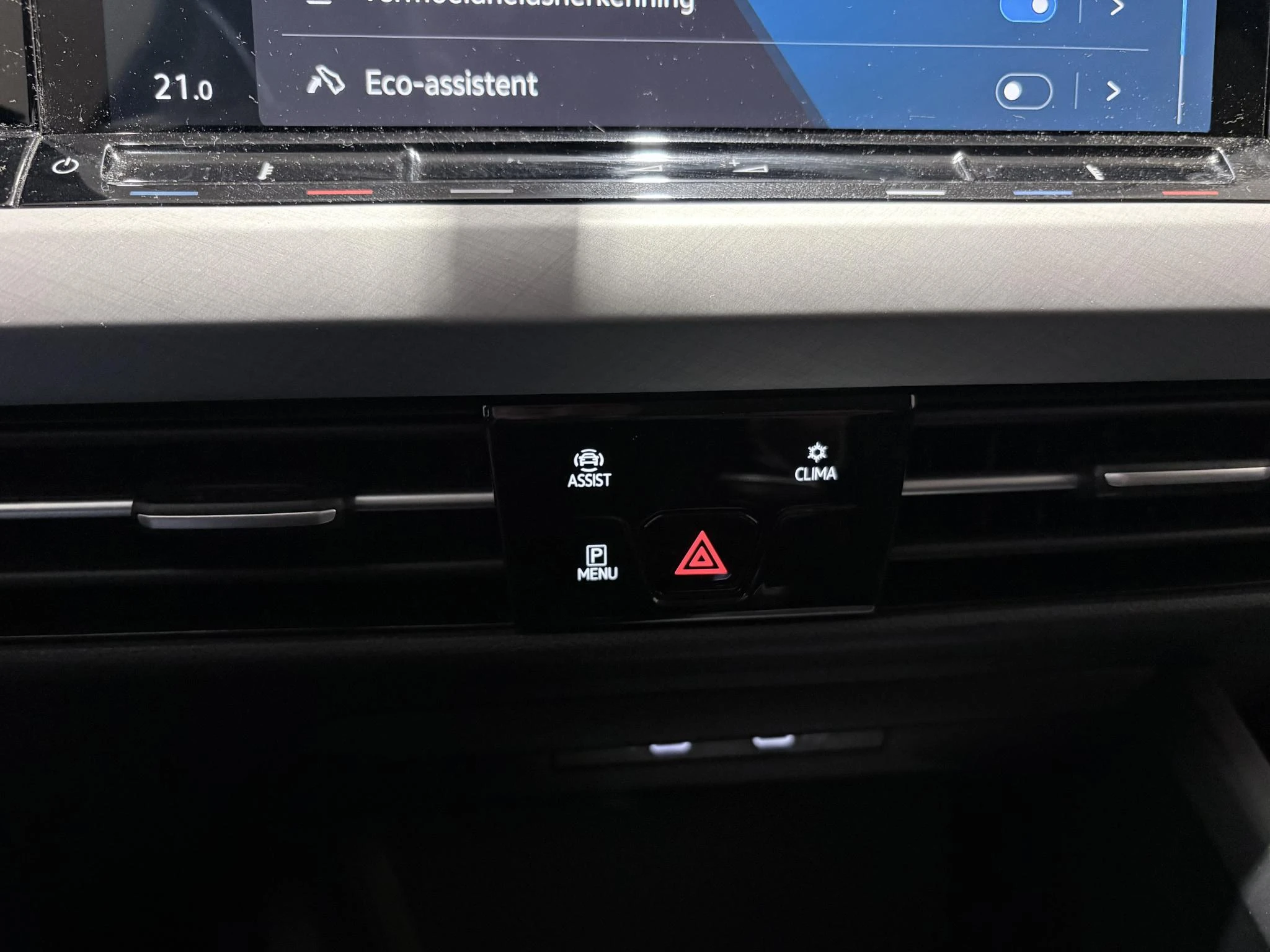 Volkswagen-Golf-image-26