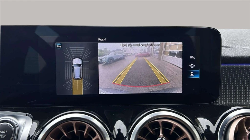 Mercedes-Benz-EQB-image-16