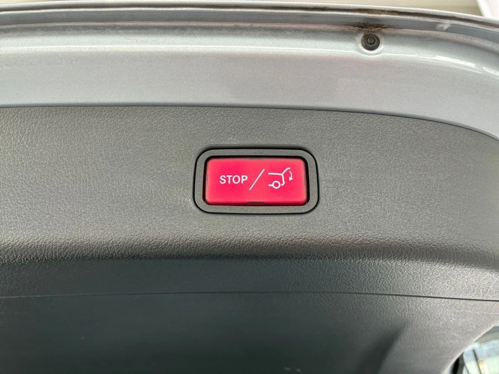 Mercedes-Benz-GLC 300 d-image-19