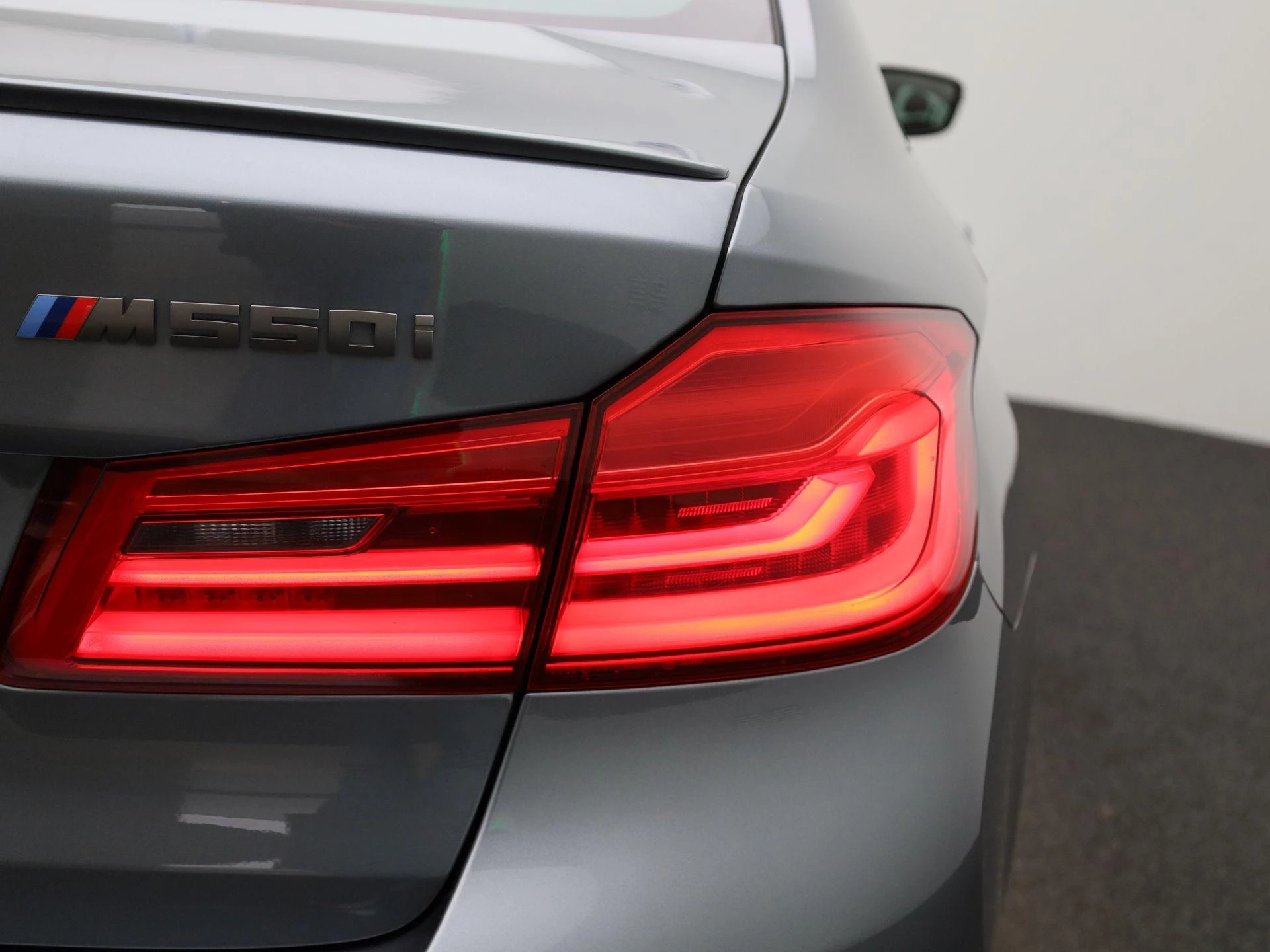 BMW 5 Serie M550i xDrive High Executive