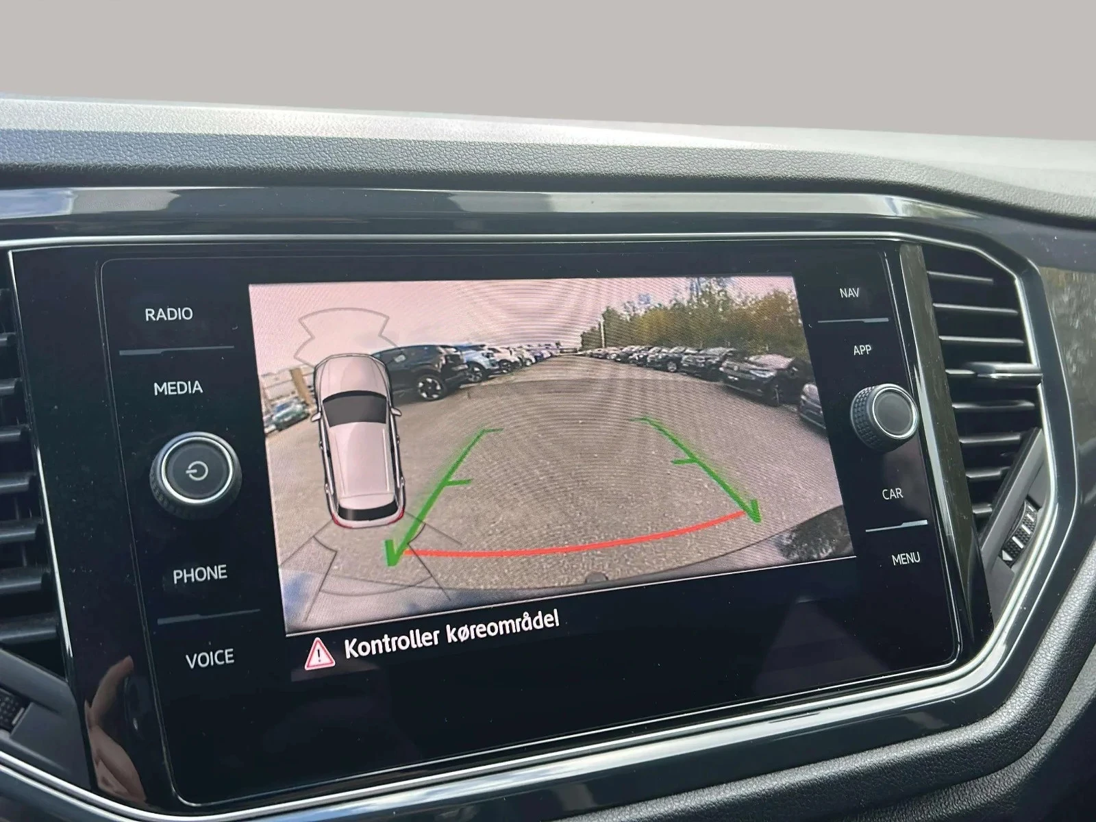 Volkswagen-T-Roc-image-17