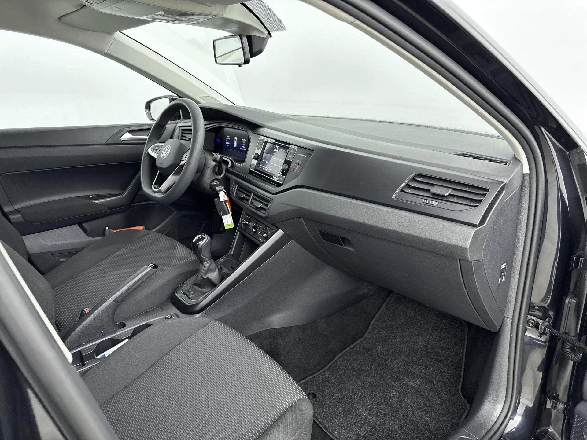 Volkswagen-Polo-image-7