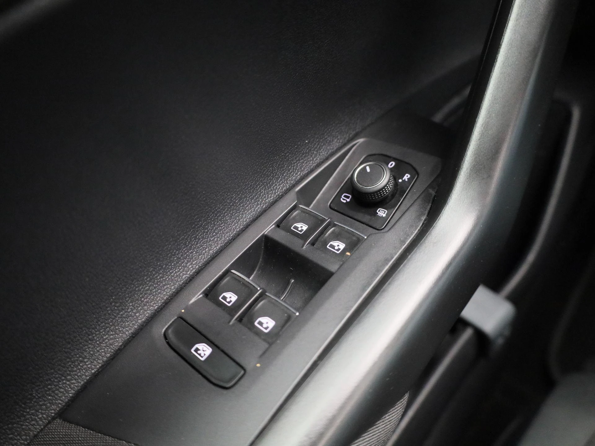 Volkswagen-Polo-image-18