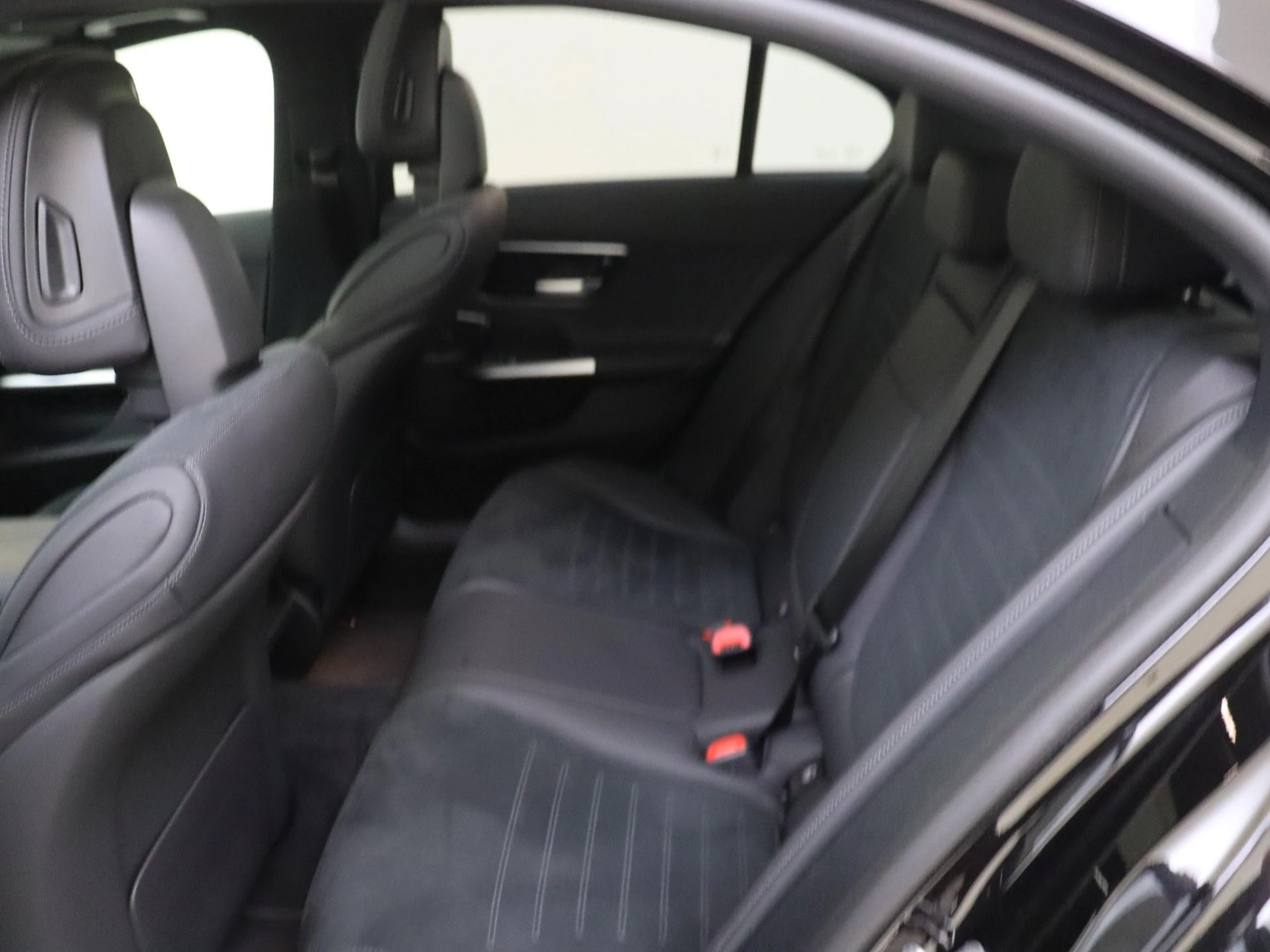Mercedes-Benz-C-Klasse-image-8