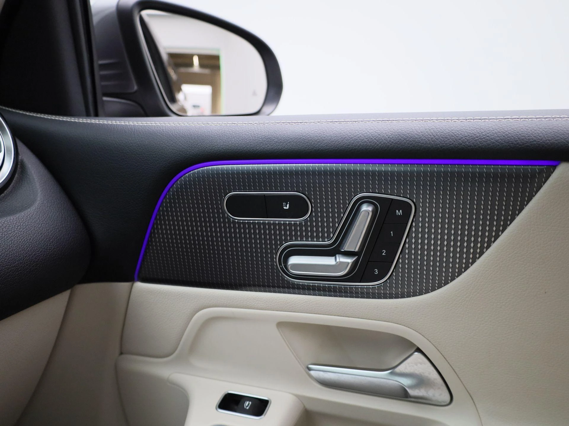 Mercedes-Benz-GLB-image-31