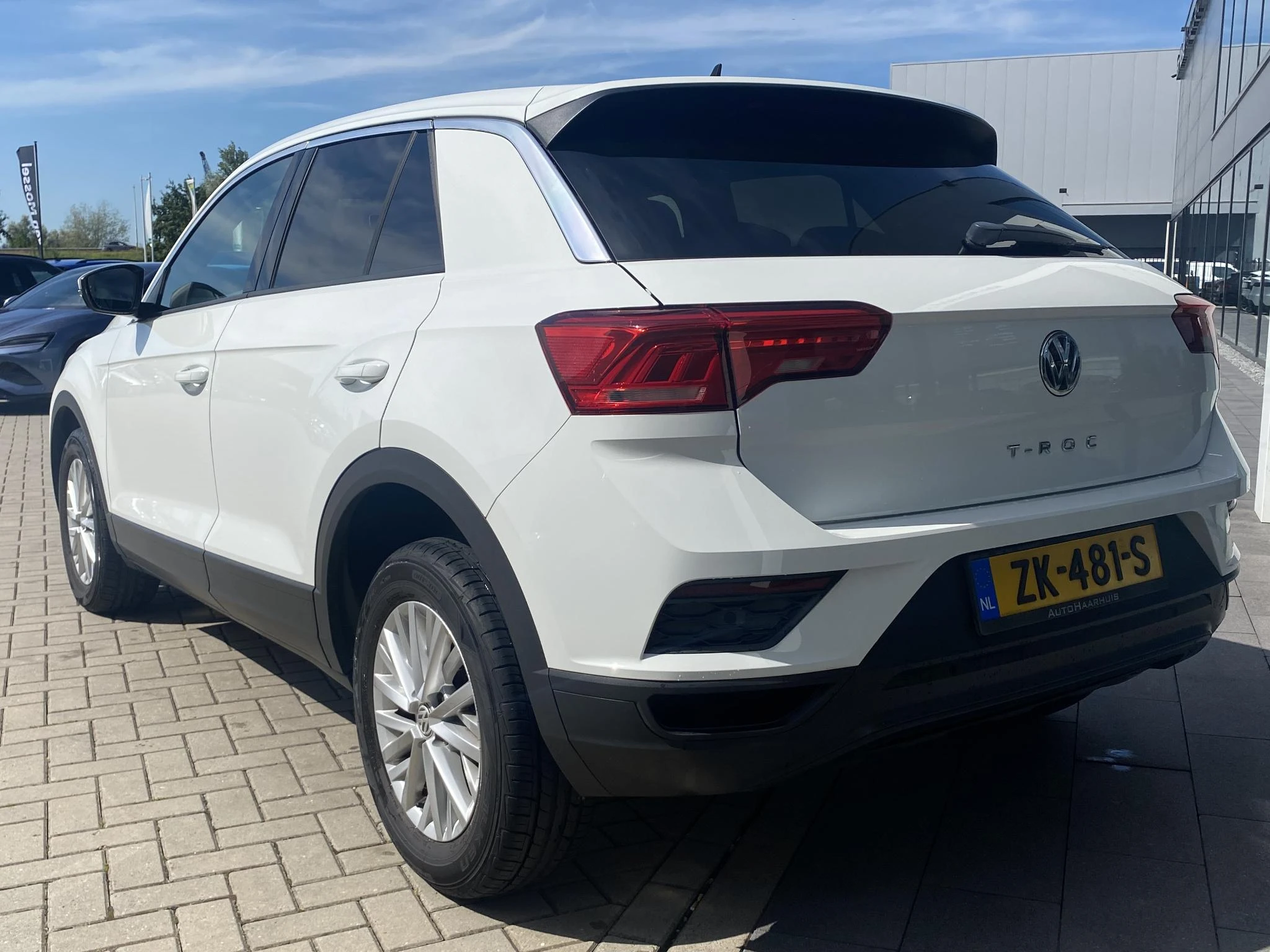 Volkswagen-T-Roc-image-2