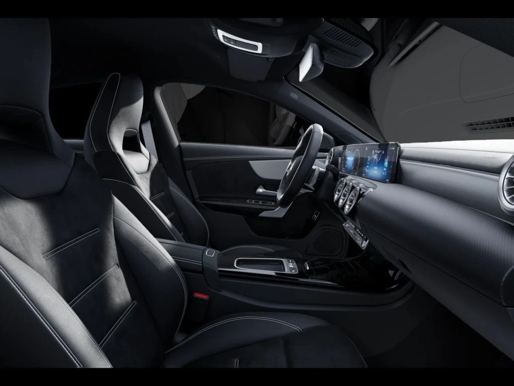 Mercedes-Benz-CLA 200-image-10