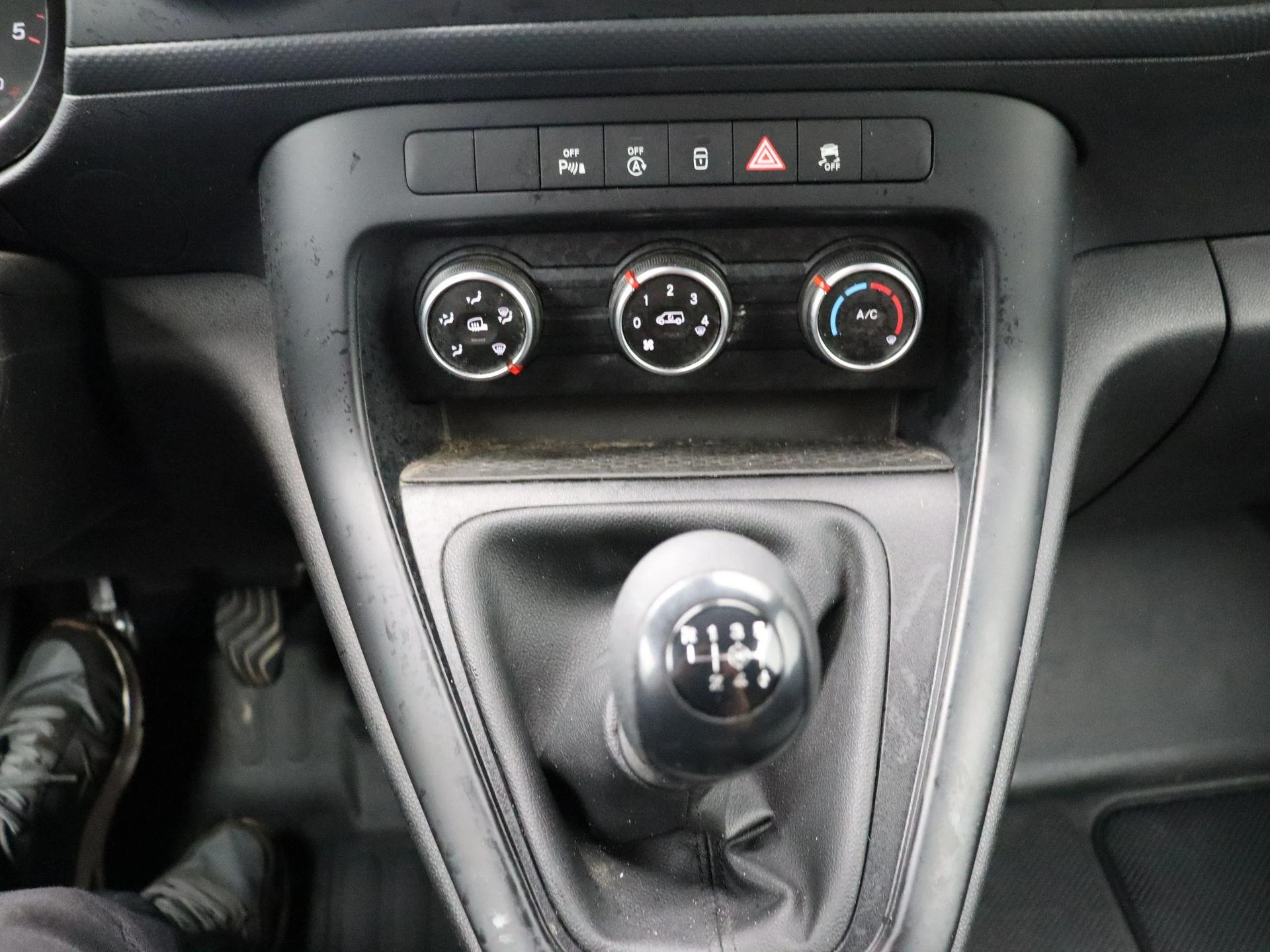 Mercedes-Benz-Citan-image-16