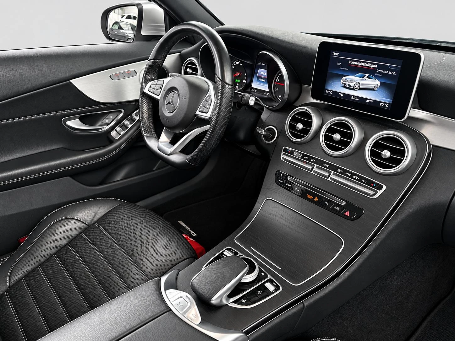 Mercedes-Benz-C-Klasse-image-18
