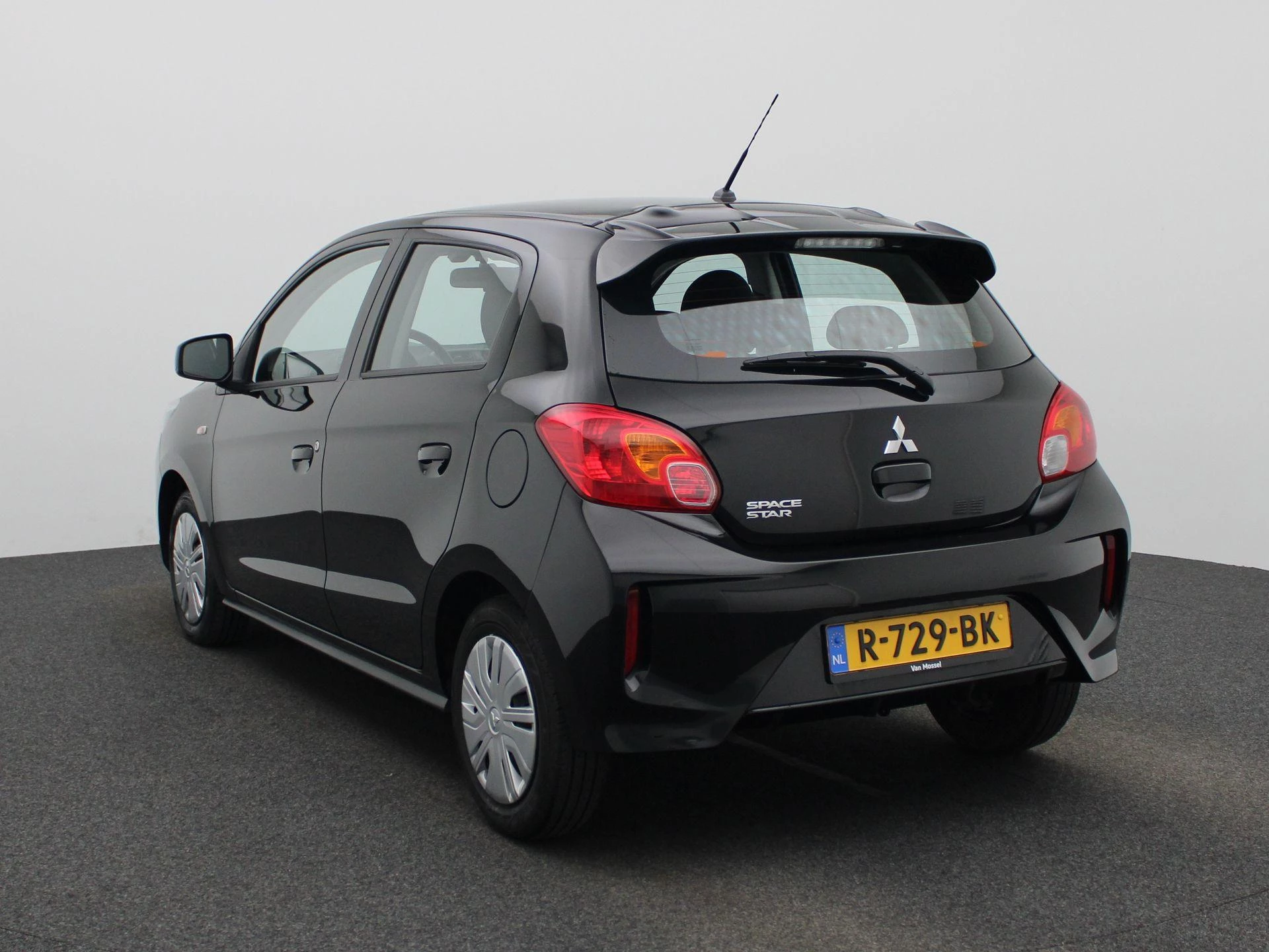 Mitsubishi-Space Star-image-1