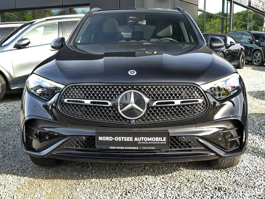 Mercedes-Benz-GLC 220 d-image-3