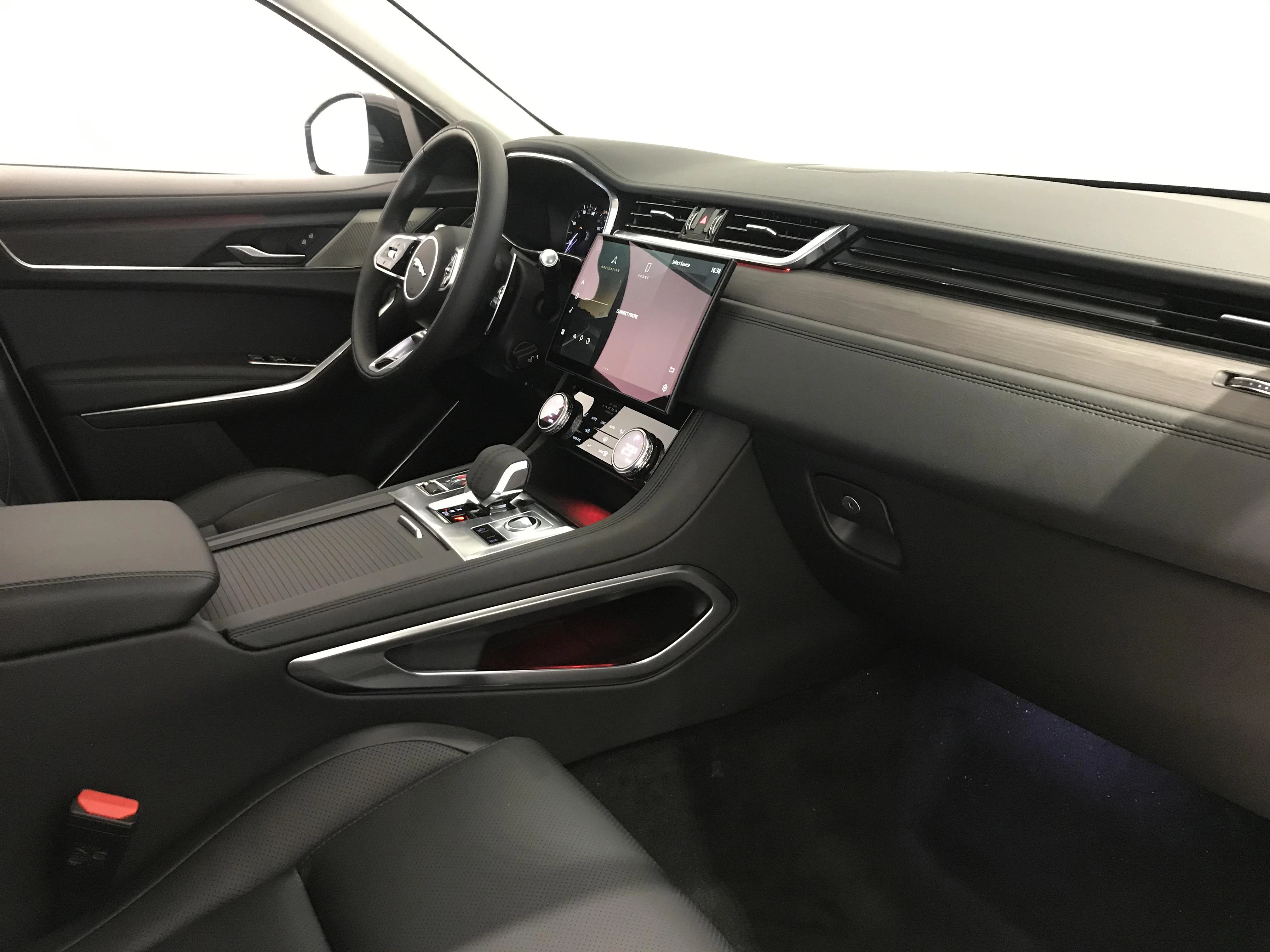 Jaguar-F-PACE-image-2