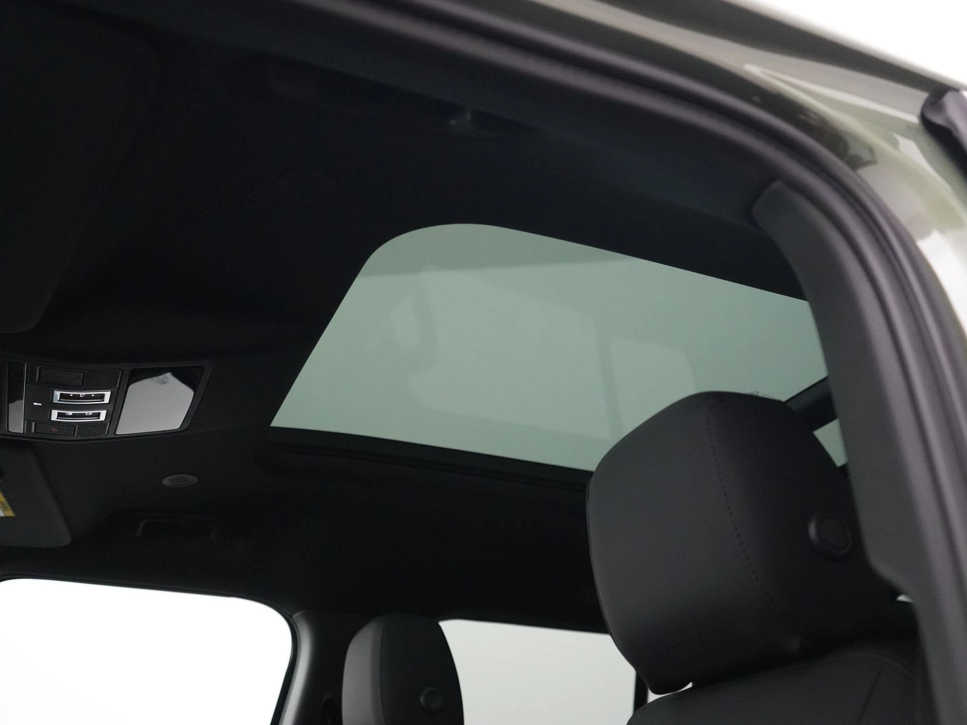 Land Rover-Defender-image-33