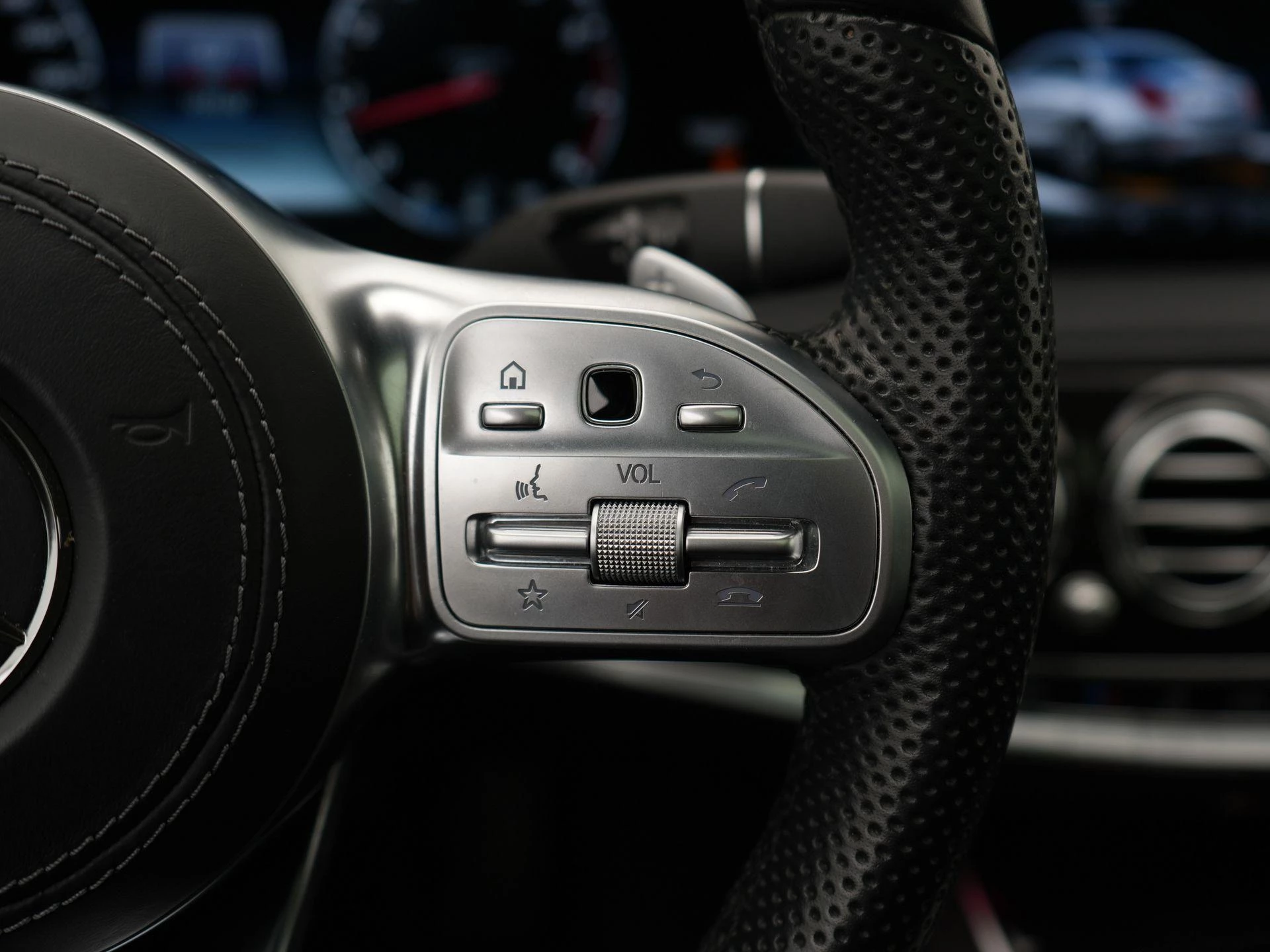 Mercedes-Benz-S-Klasse-image-20