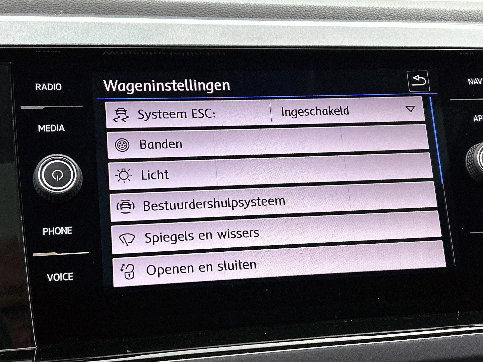 Volkswagen-Polo-image-8