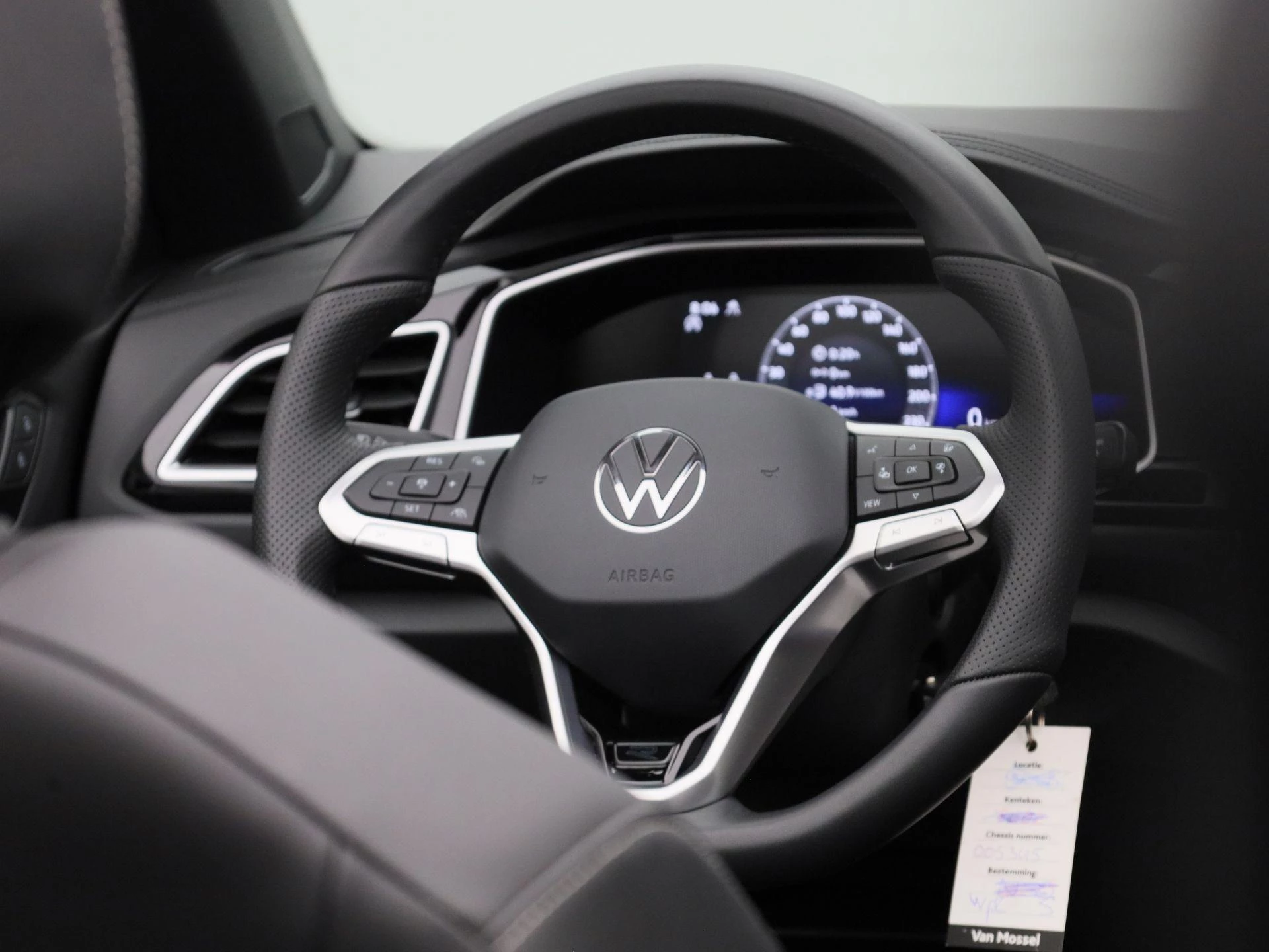 Volkswagen-T-Roc-image-43