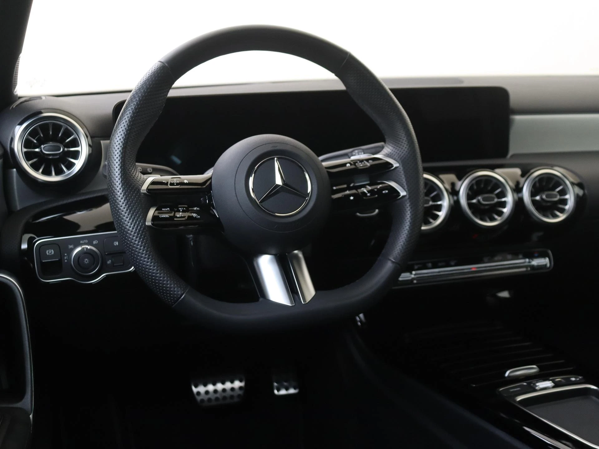 Mercedes-Benz-A-Klasse-image-2