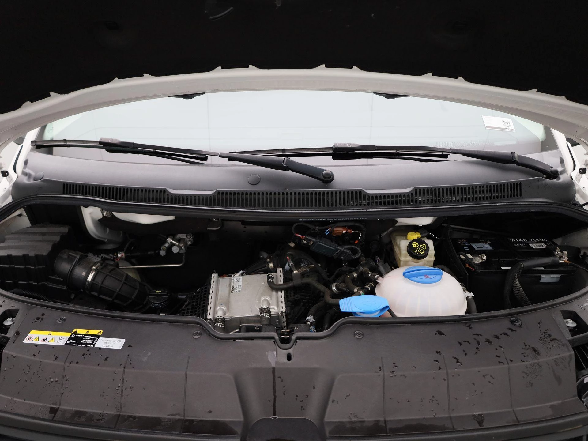 Volkswagen-Transporter-image-32