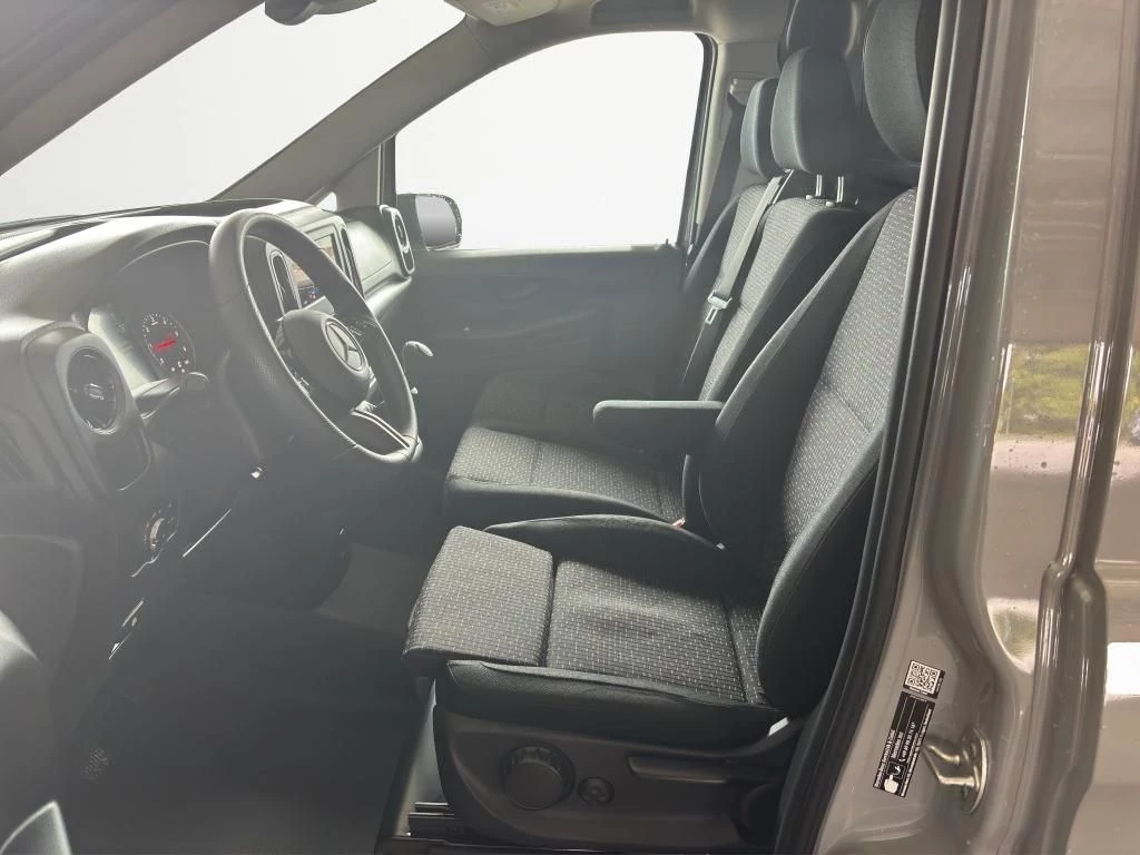 Mercedes-Benz-Vito-image-14