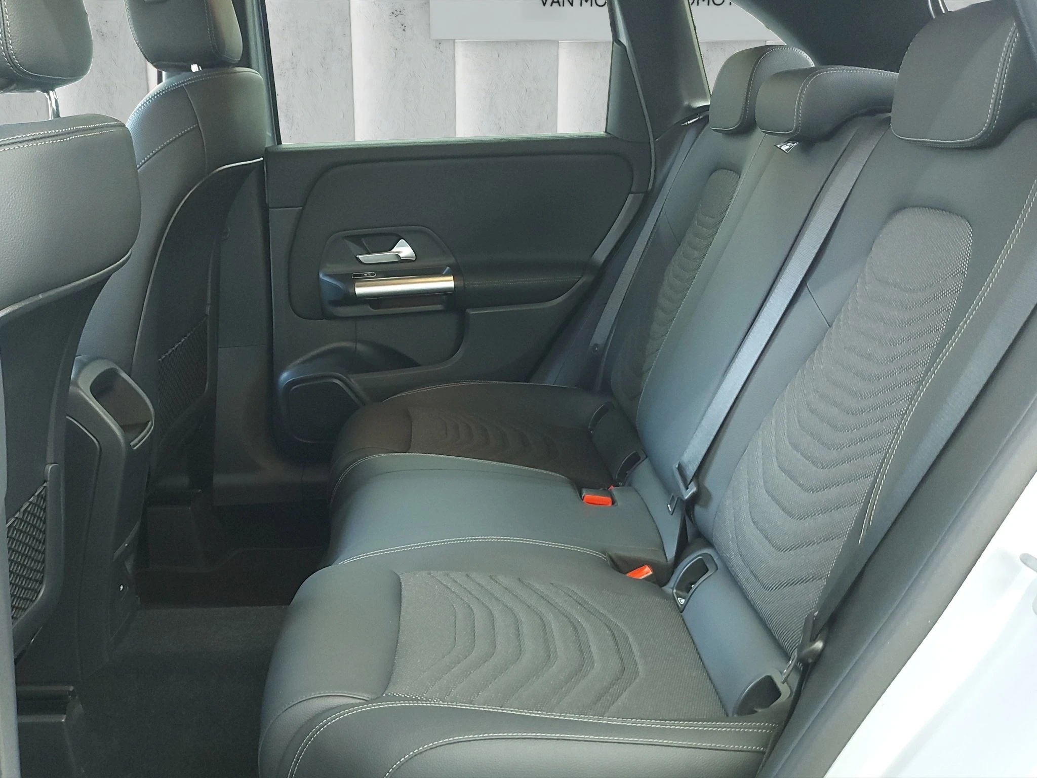 Mercedes-Benz-B-Klasse-image-10