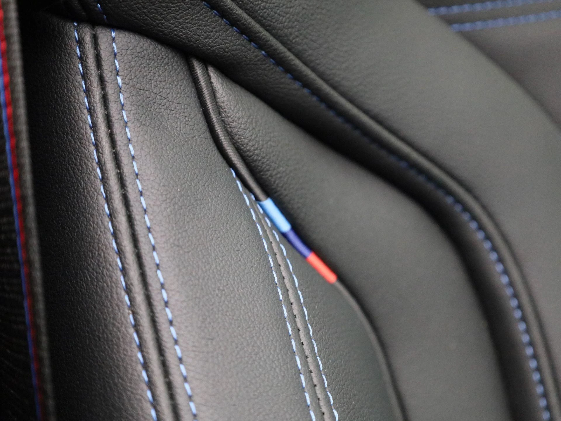 BMW-i4-image-52