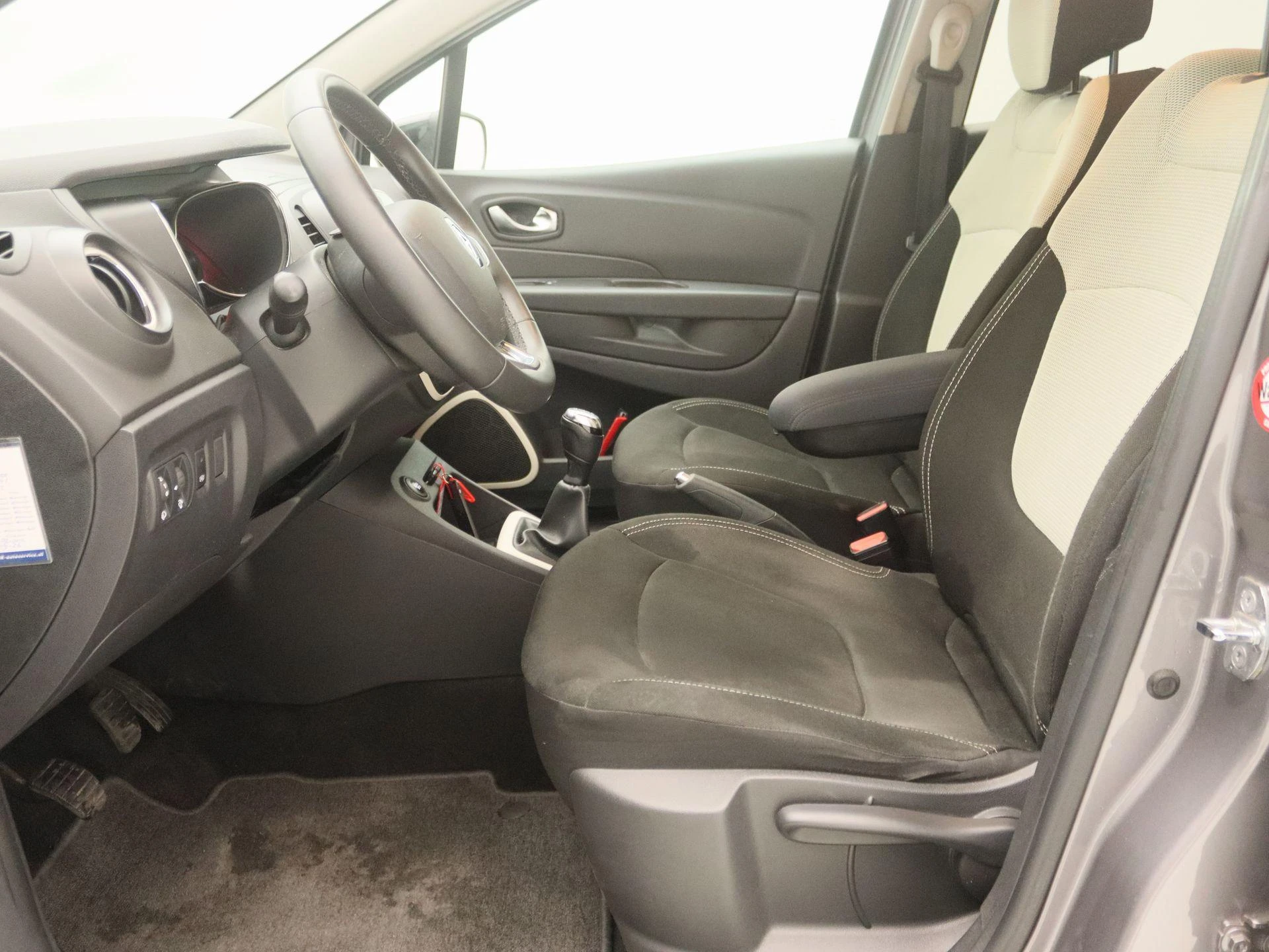 Renault-Captur-image-11