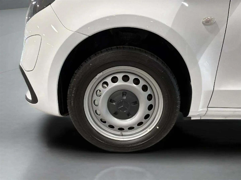 Mercedes-Benz-eVito-image-14