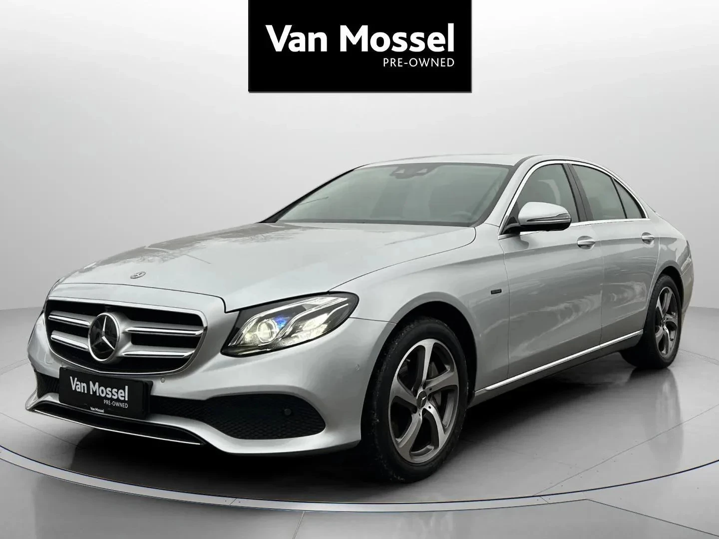 Mercedes-Benz-E-Klasse-image-0