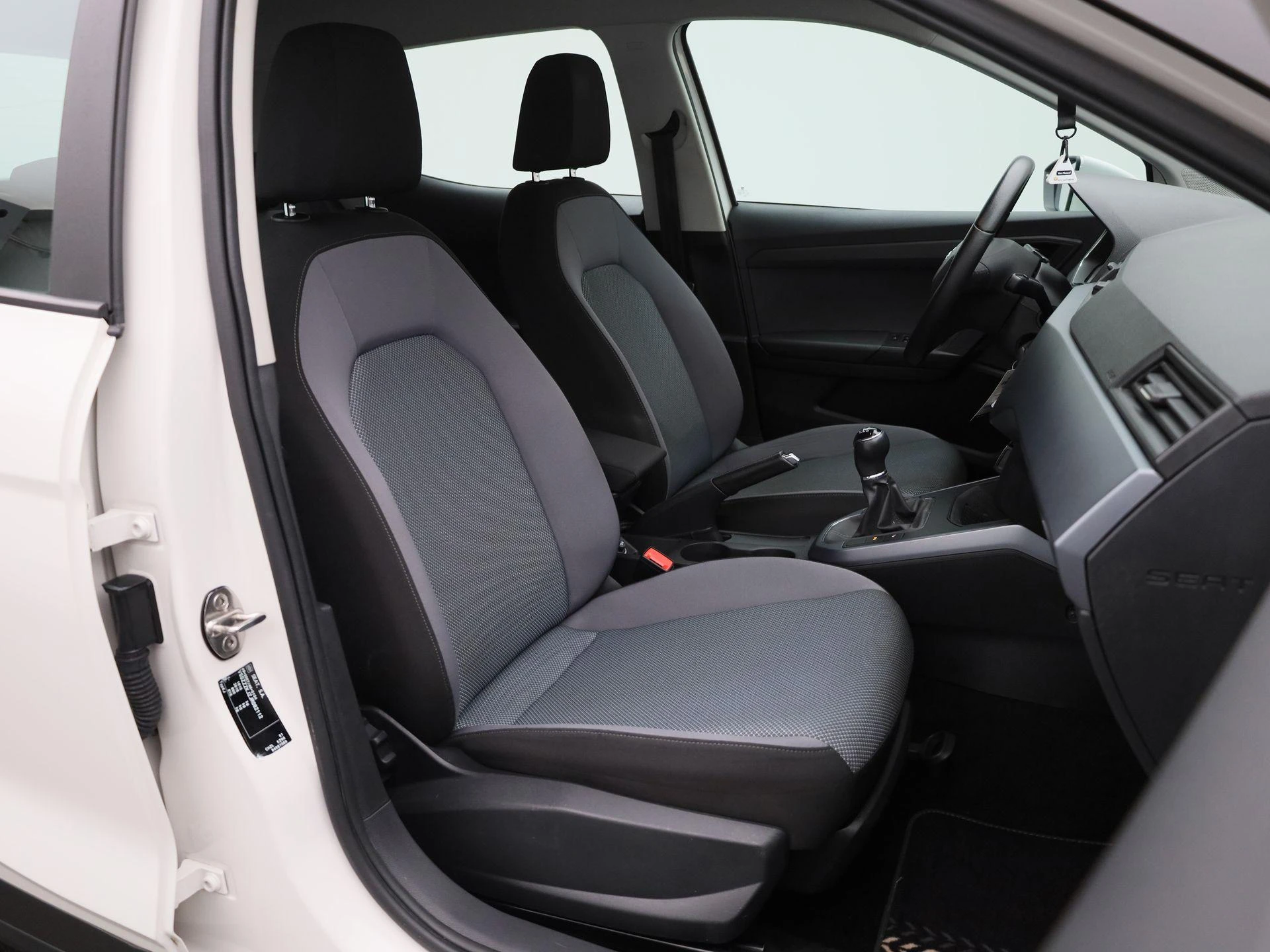 SEAT-Arona-image-28