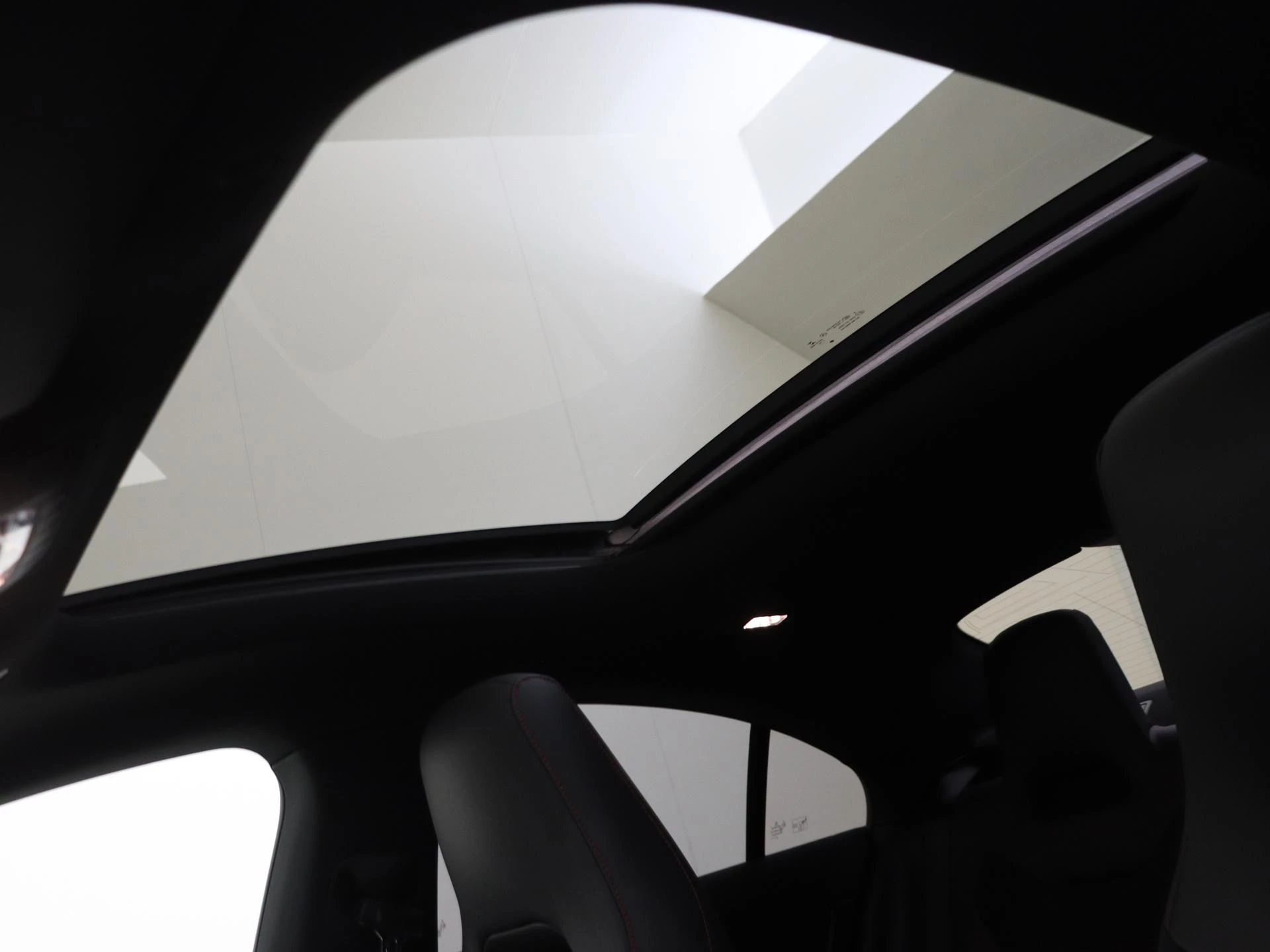 Mercedes-Benz-CLA-image-27