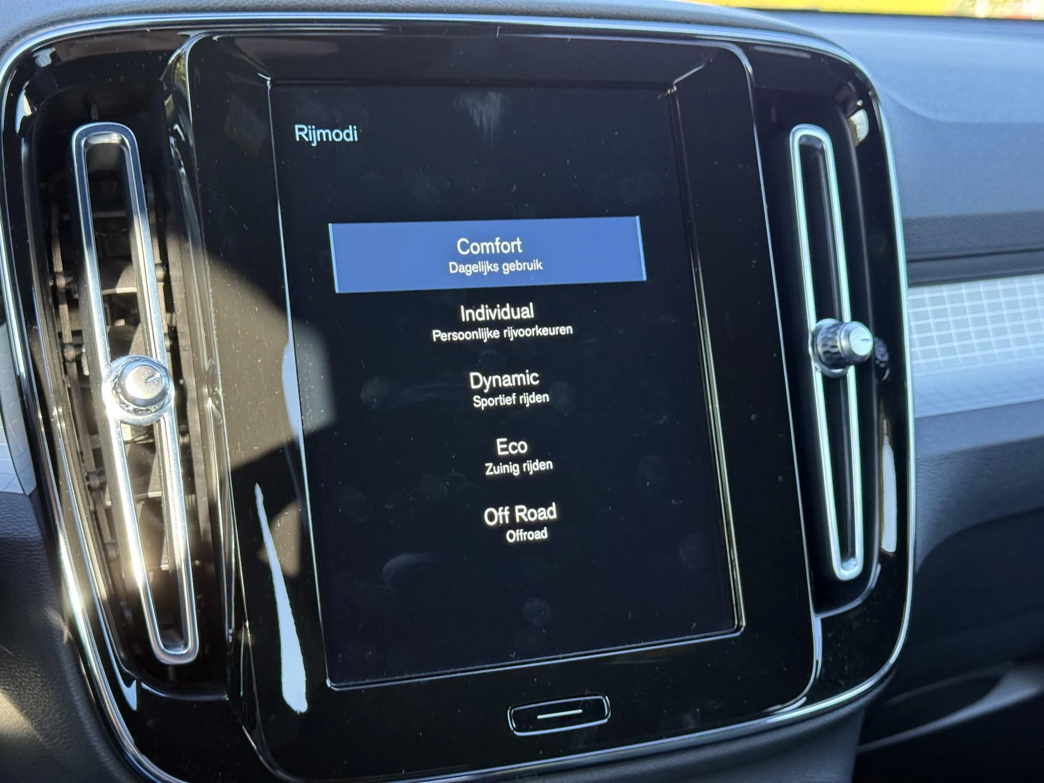 Volvo-XC40-image-3