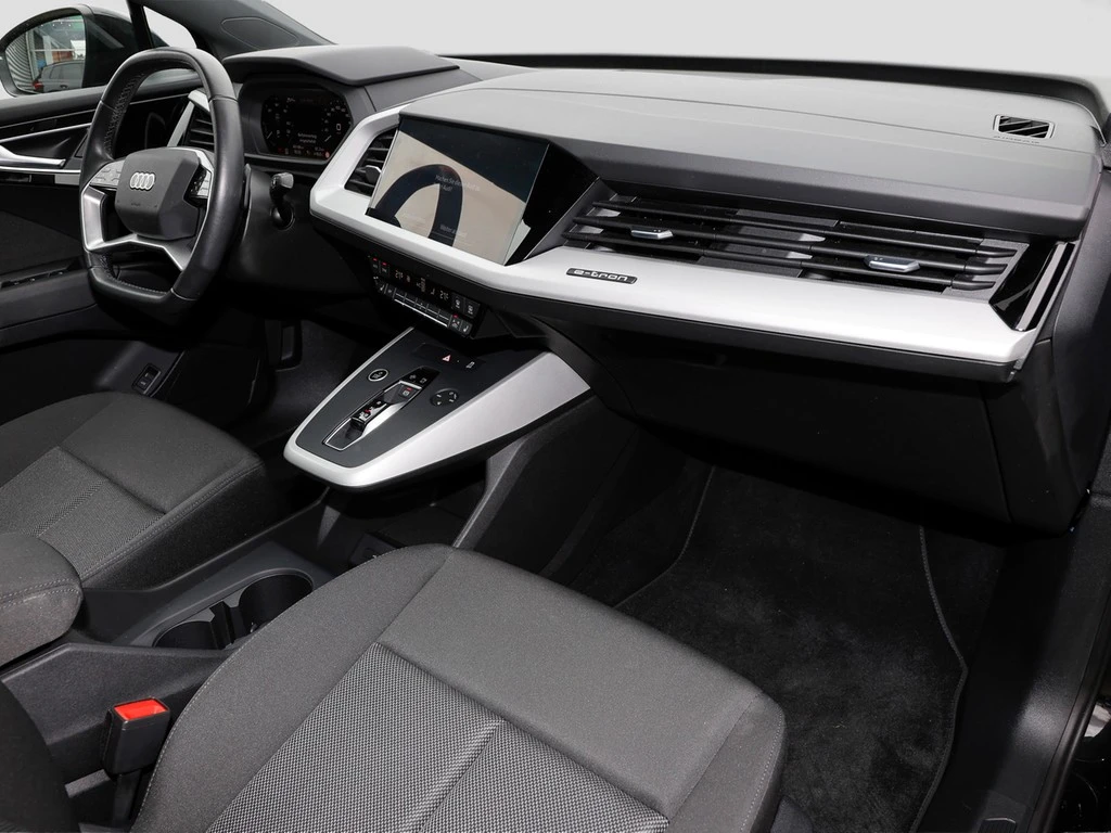 Audi Q4 e-tron 40 /MatrixLED/Navi/Pano/RFK/ACC