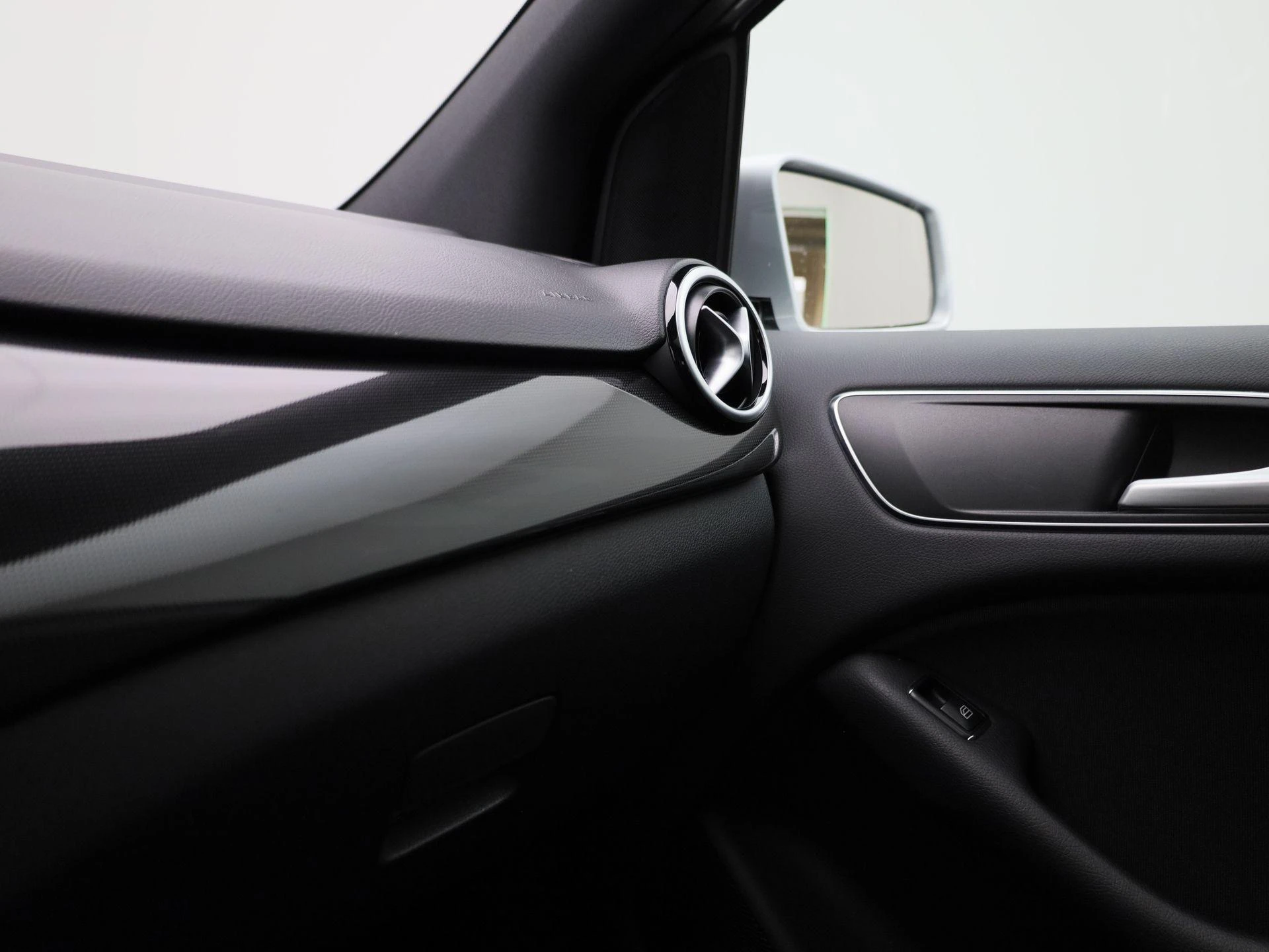 Mercedes-Benz-B-Klasse-image-23