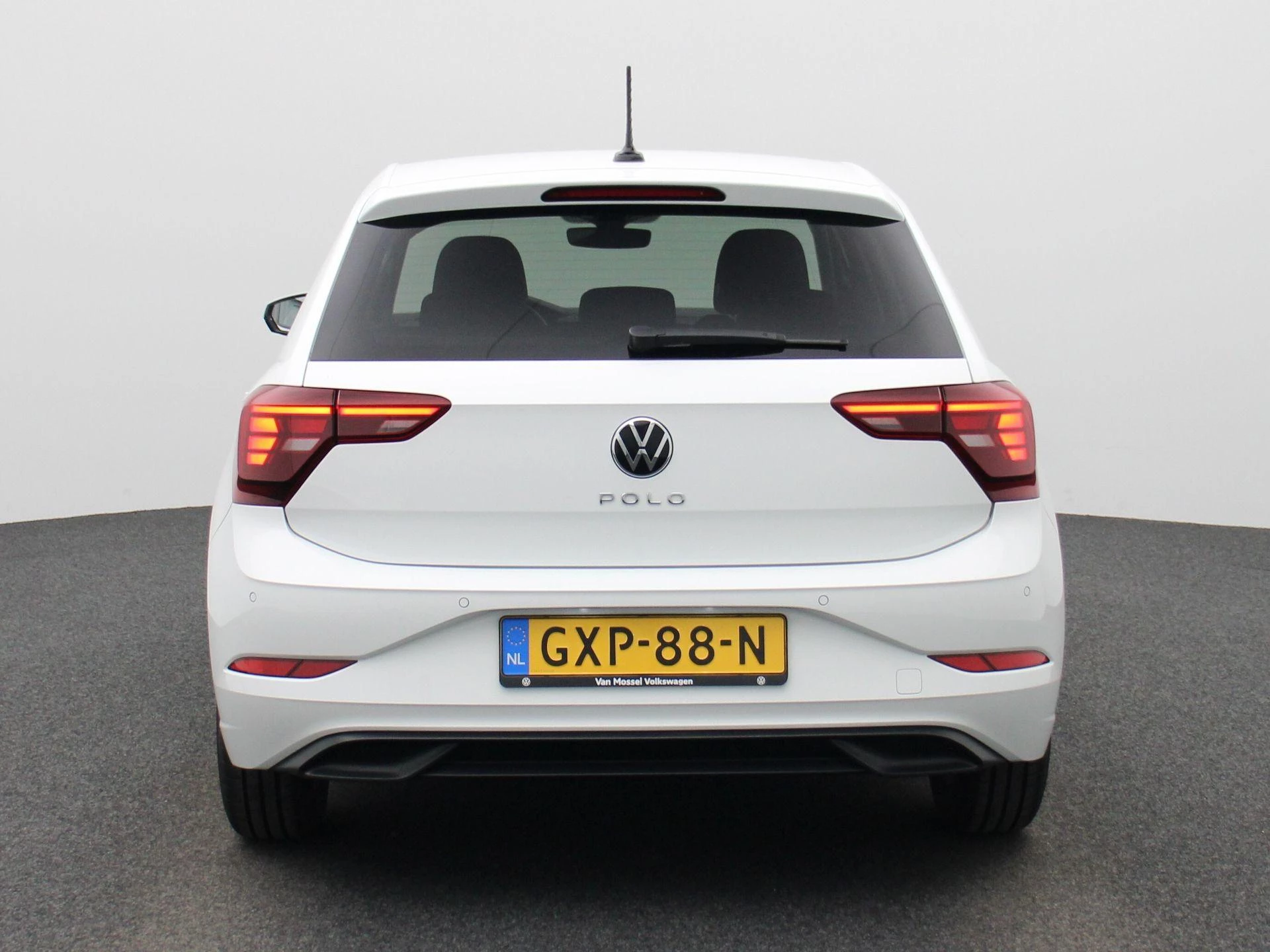 Volkswagen-Polo-image-4