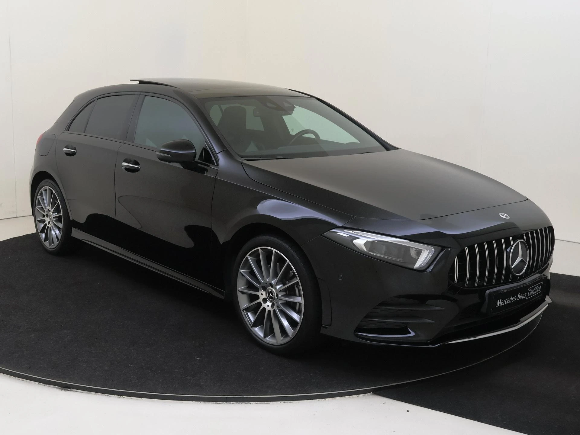 Mercedes-Benz-A-Klasse-image-1