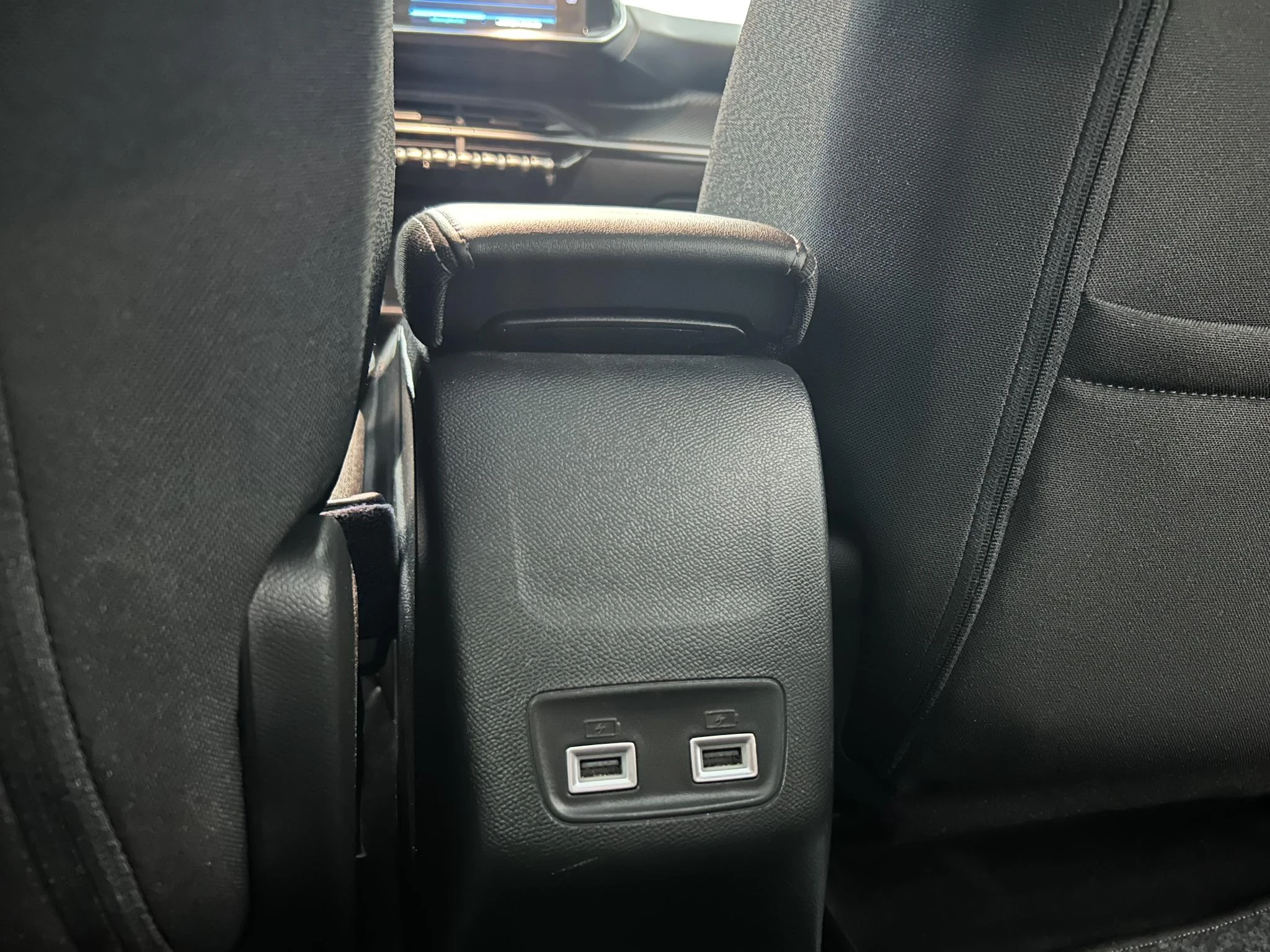 Peugeot-e-2008-image-21