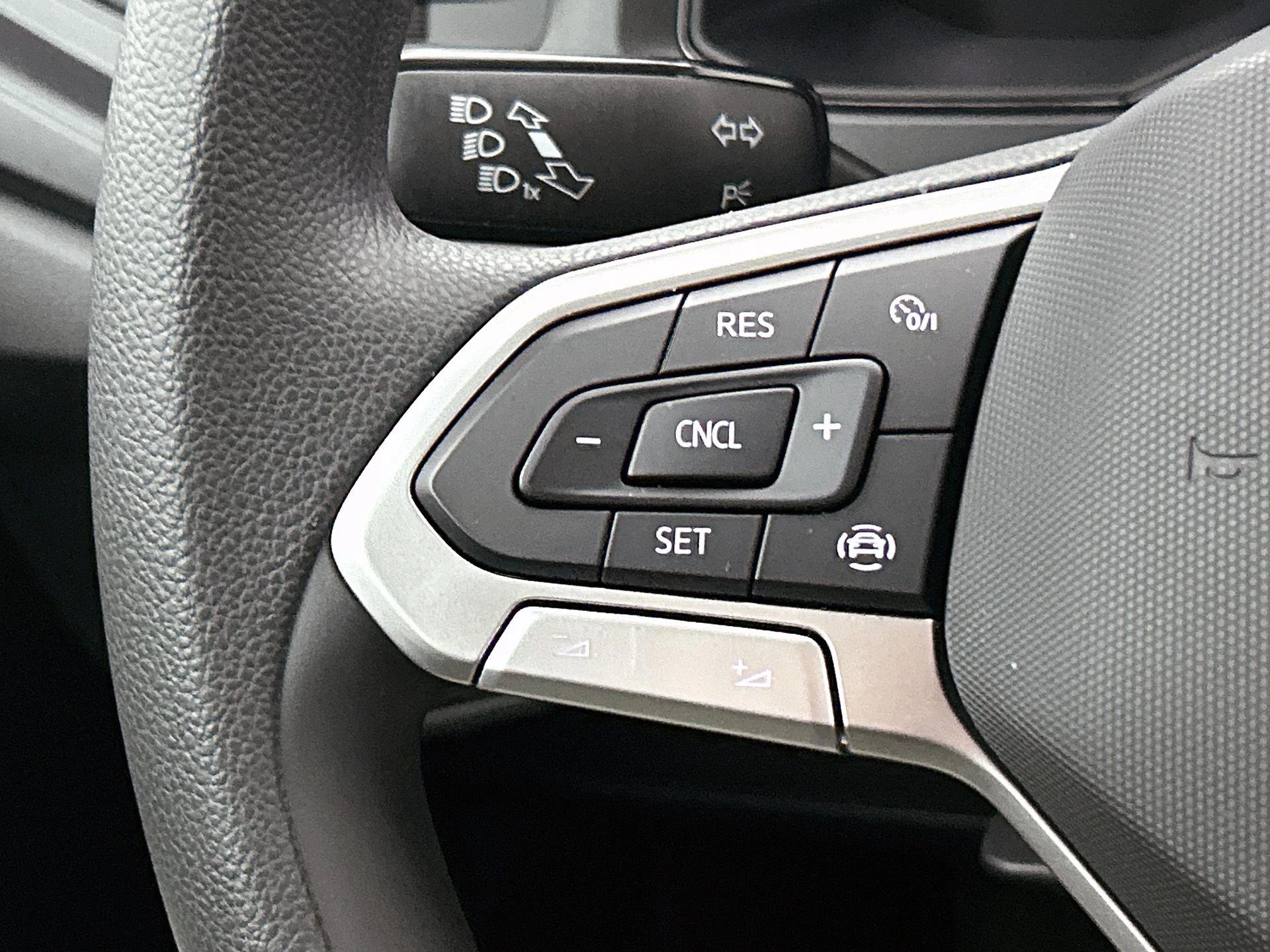 Volkswagen-Polo-image-5