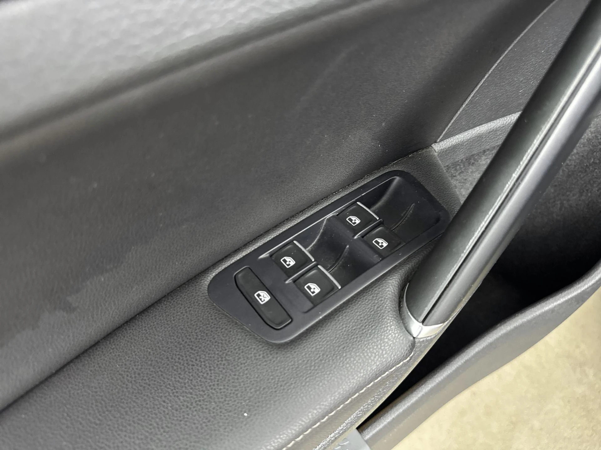 Volkswagen-Golf-image-13
