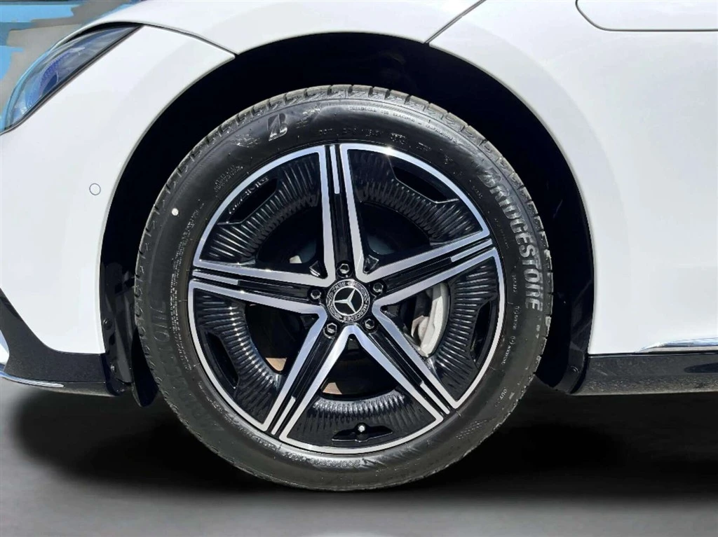 Mercedes-Benz-EQE-image-8