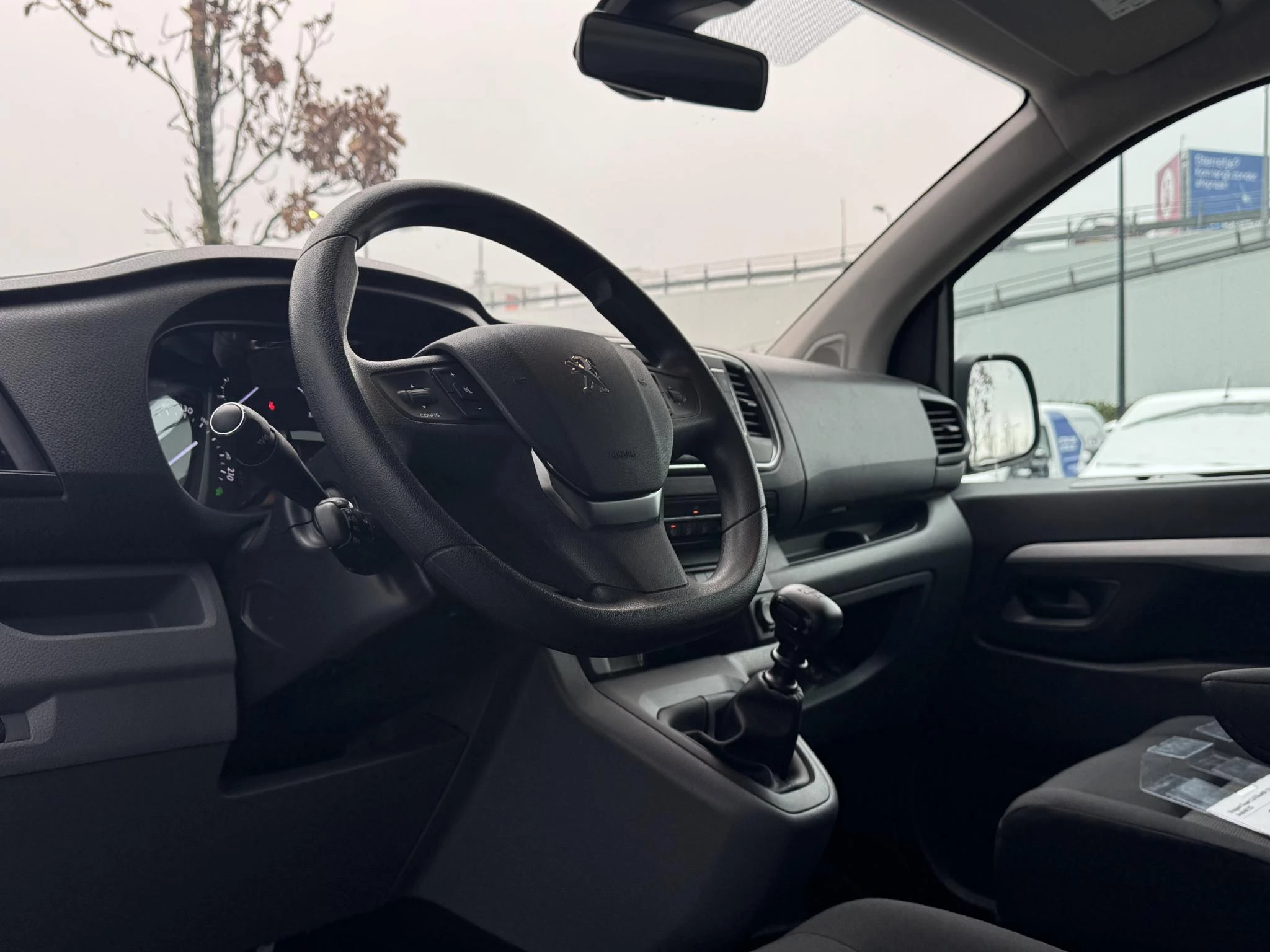 Peugeot-Expert-image-13