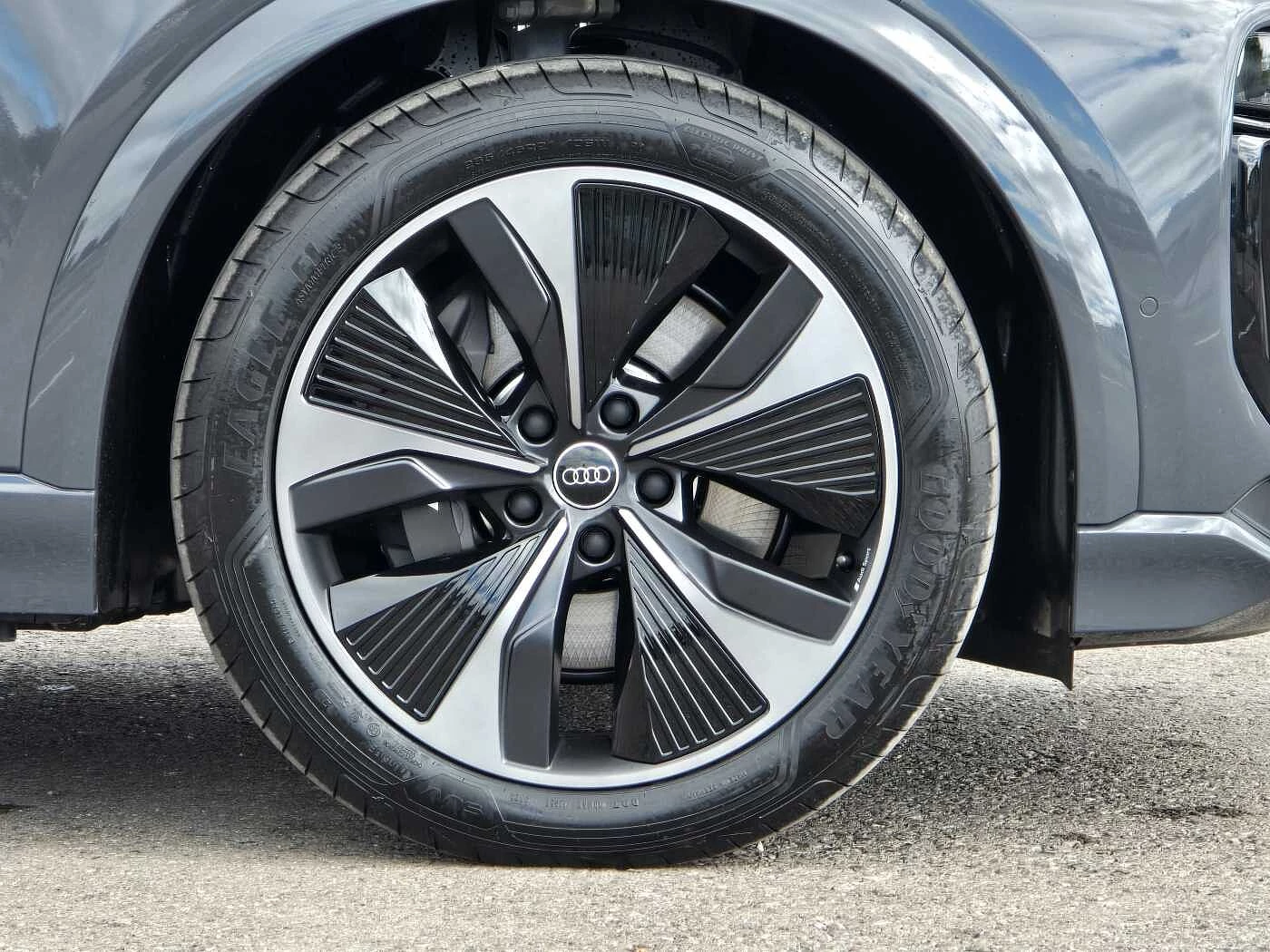 Audi-SQ6 e-tron-image-4