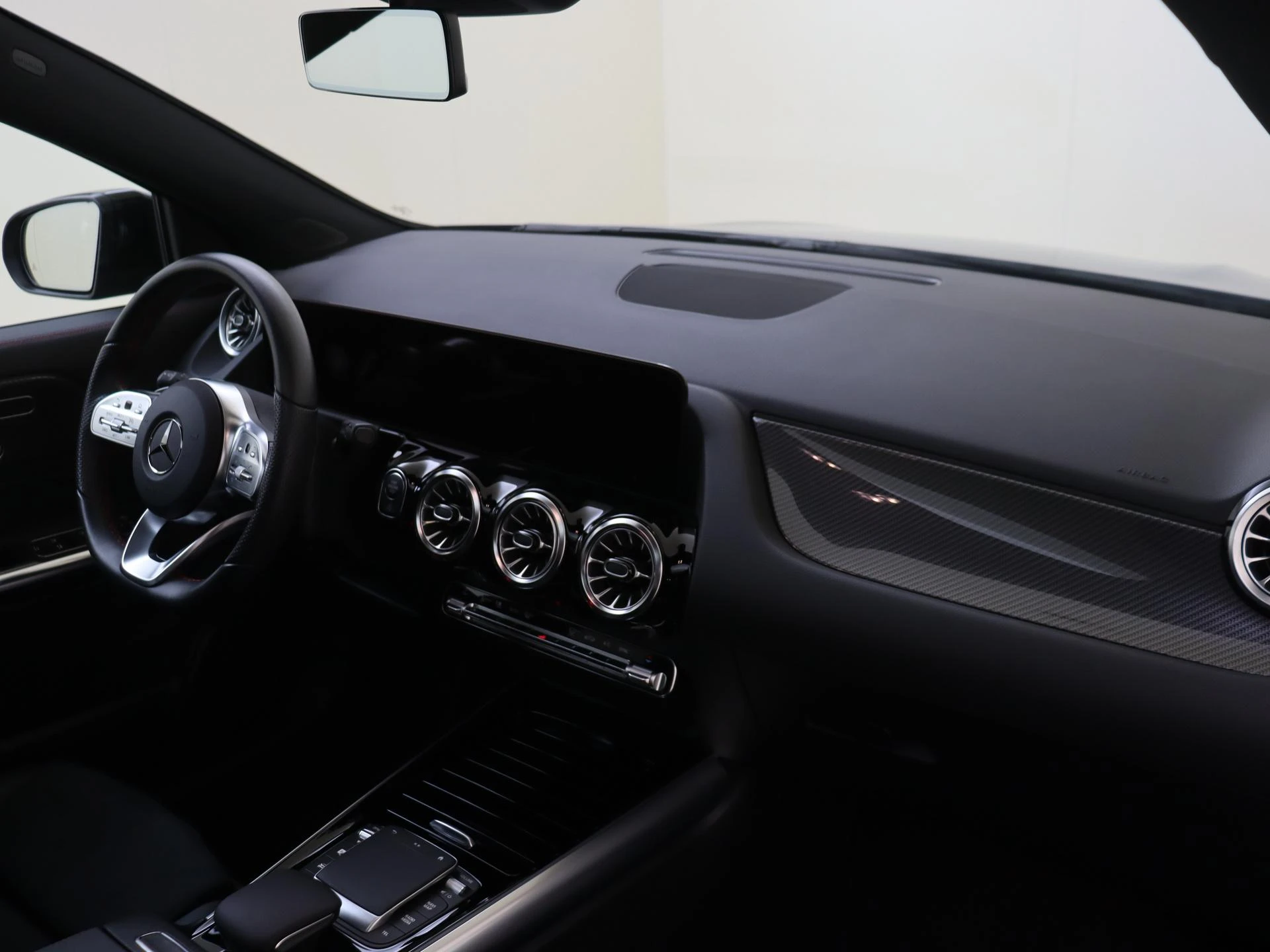 Mercedes-Benz-GLA-image-4