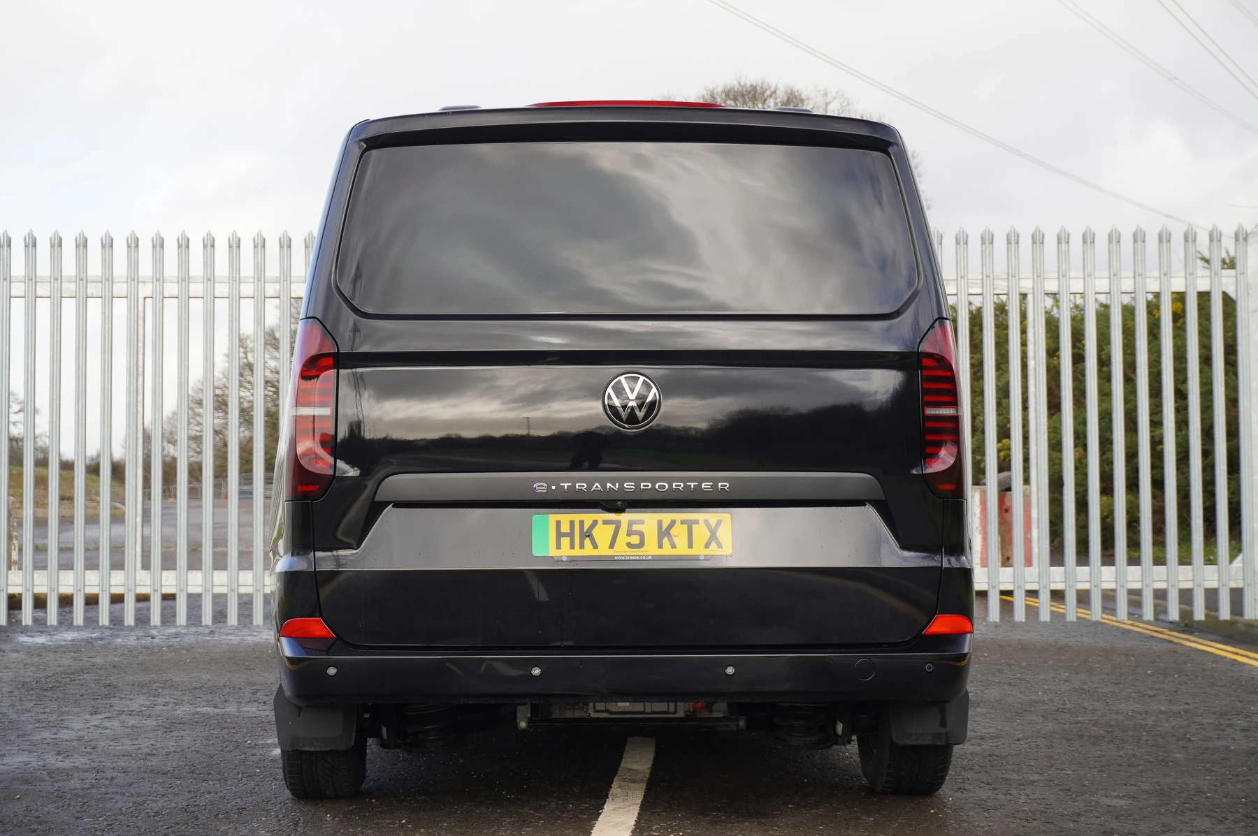 Volkswagen-Transporter-image-11